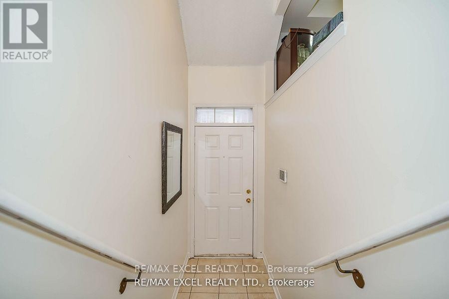 












4 - 2784 EGLINTON AVENUE E

,
Toronto (Eglinton East),




Ontario
M1J2C8

