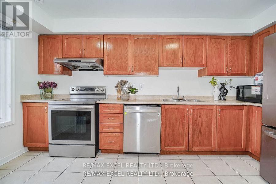 












4 - 2784 EGLINTON AVENUE E

,
Toronto (Eglinton East),




Ontario
M1J2C8

