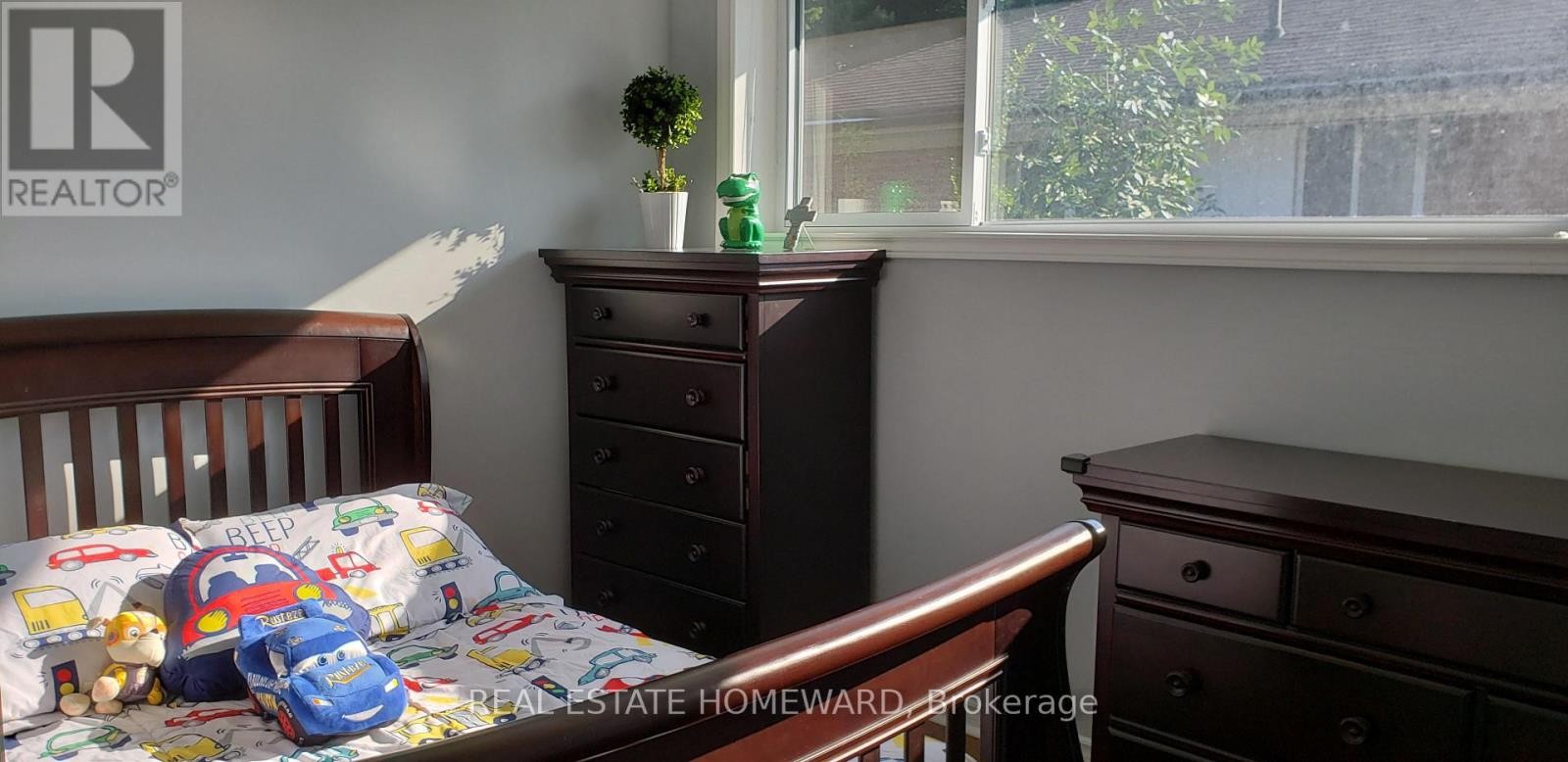 












4 MOORECROFT CRESCENT

,
Toronto (Ionview),




Ontario
M1K3V1

