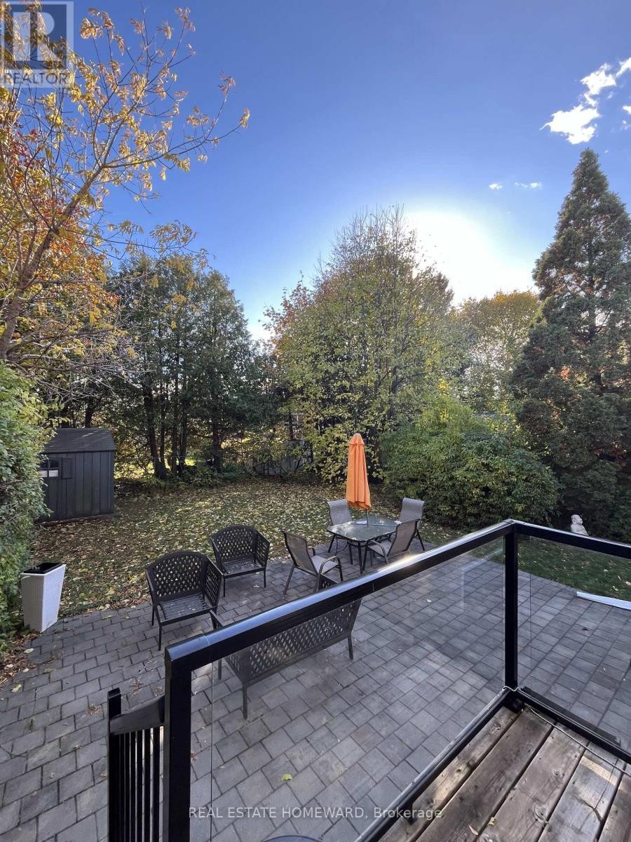 












4 MOORECROFT CRESCENT

,
Toronto (Ionview),




Ontario
M1K3V1

