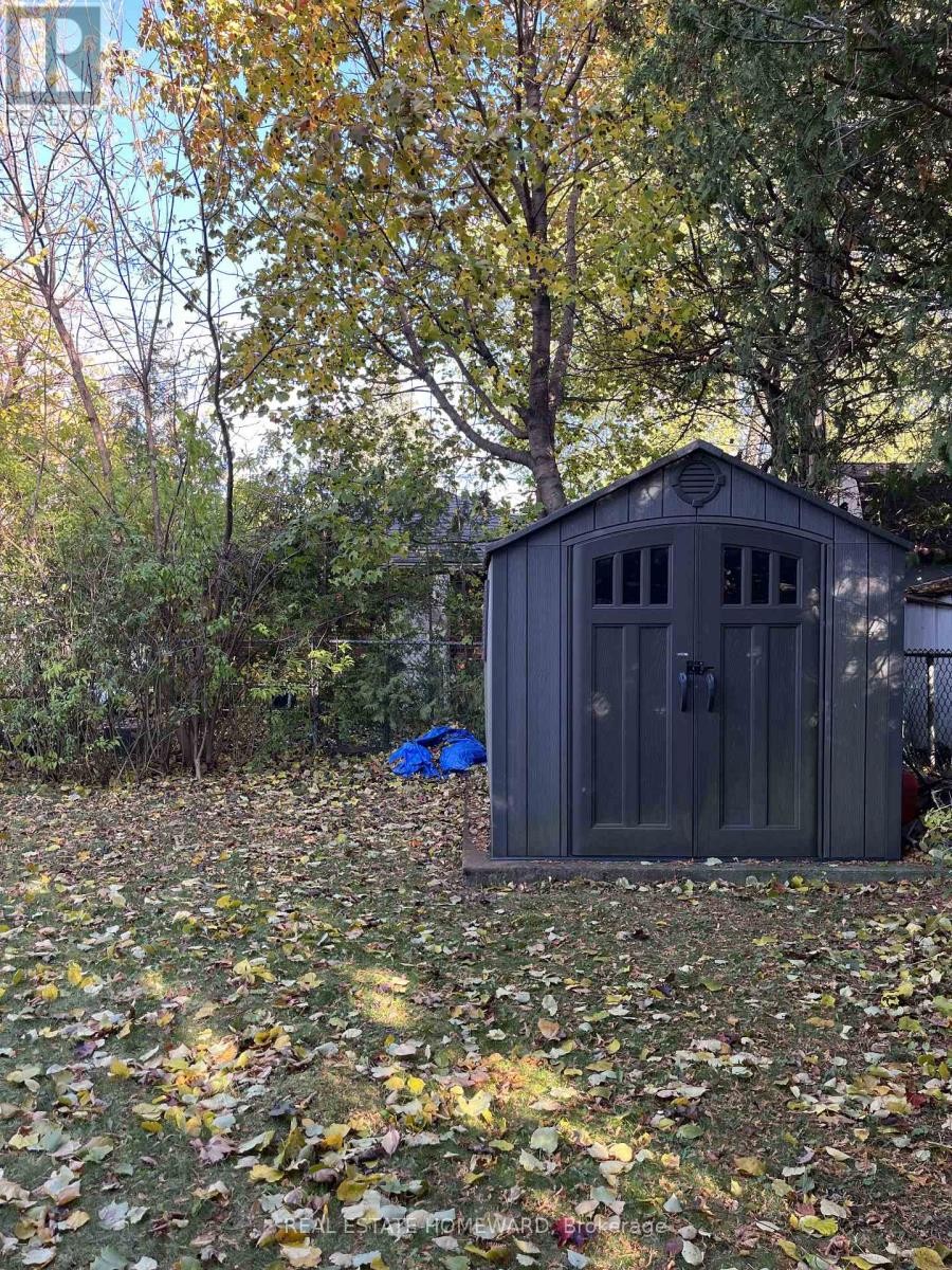 












4 MOORECROFT CRESCENT

,
Toronto (Ionview),




Ontario
M1K3V1

