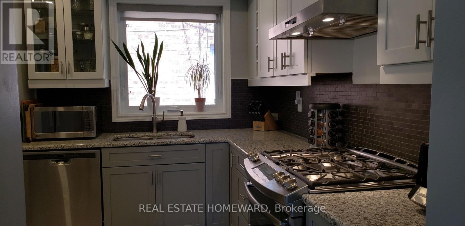 












4 MOORECROFT CRESCENT

,
Toronto (Ionview),




Ontario
M1K3V1

