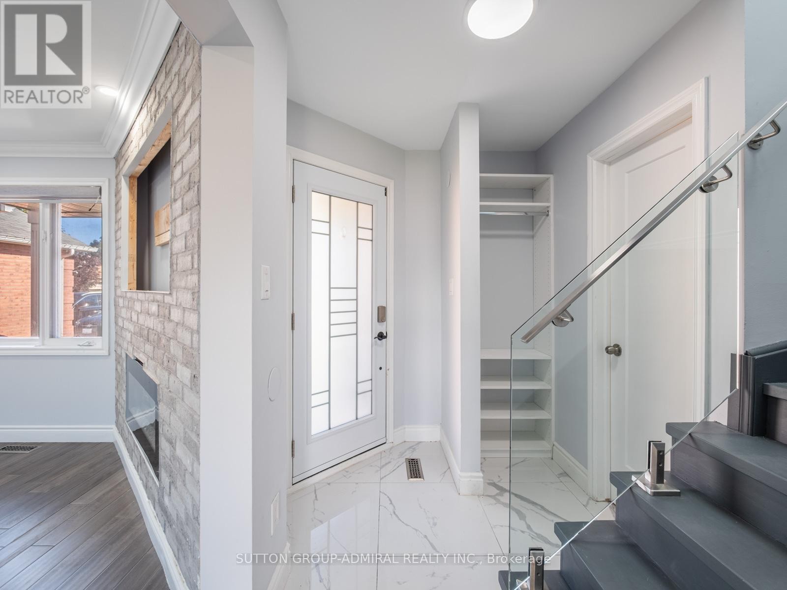 












93 MCMANN CRESCENT

,
Clarington (Courtice),




Ontario
L1E2W9

