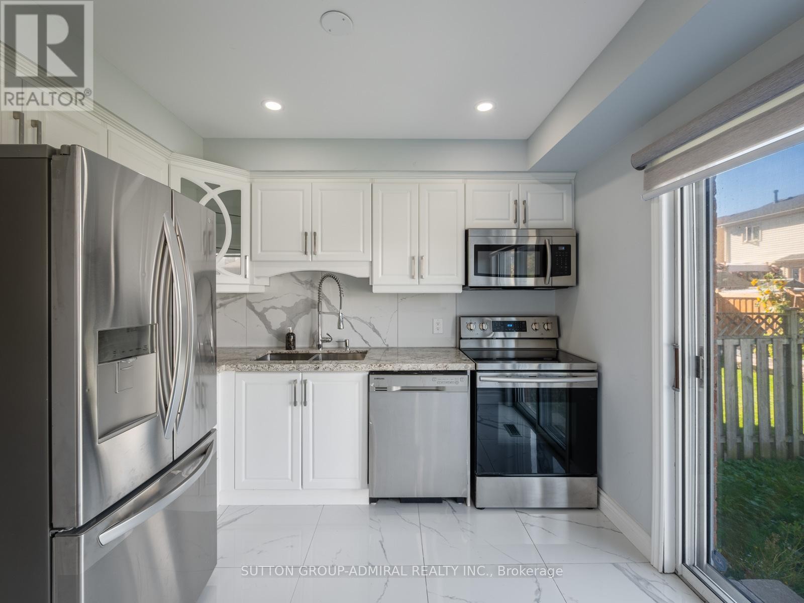 












93 MCMANN CRESCENT

,
Clarington (Courtice),




Ontario
L1E2W9

