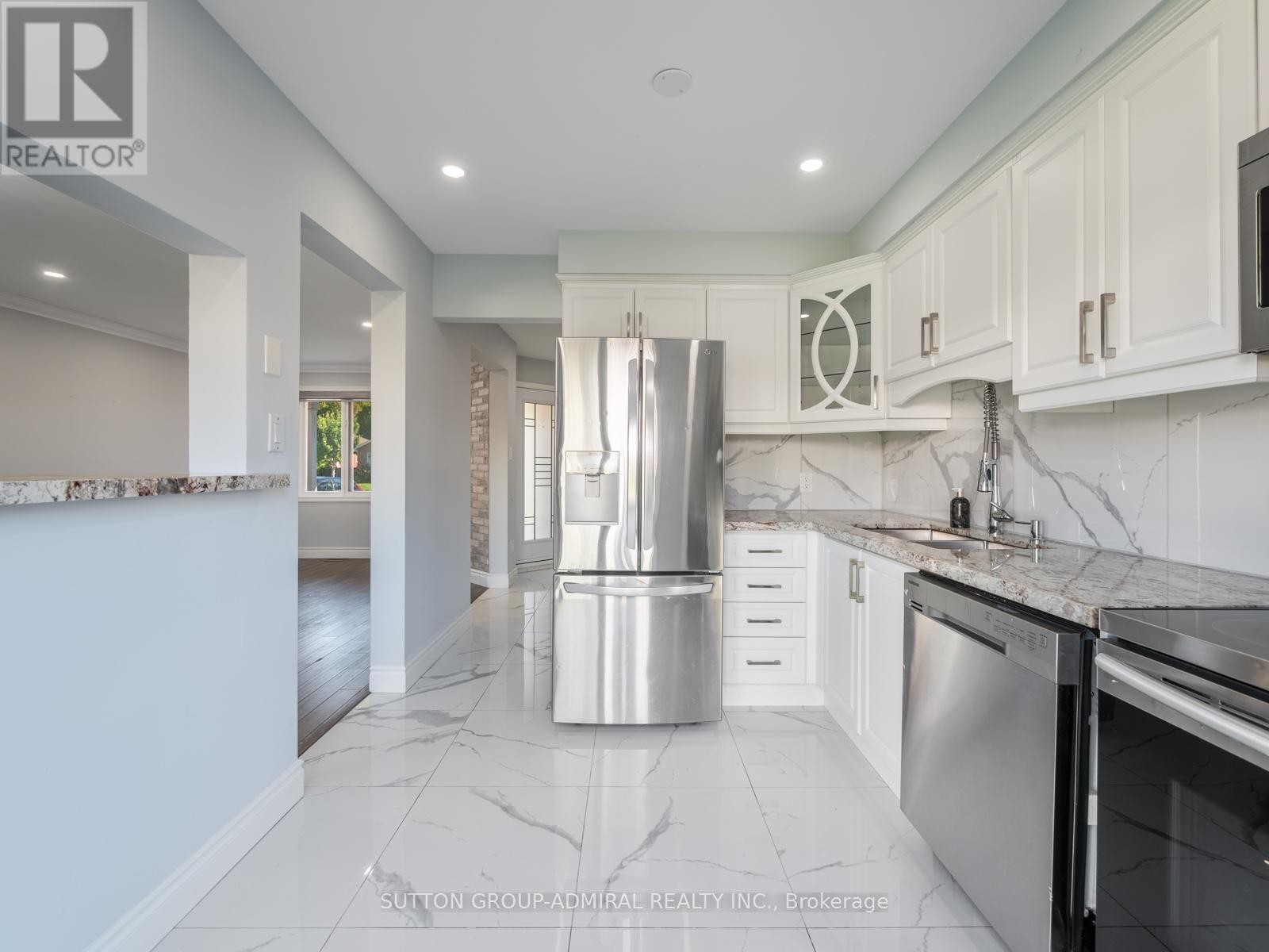 












93 MCMANN CRESCENT

,
Clarington (Courtice),




Ontario
L1E2W9

