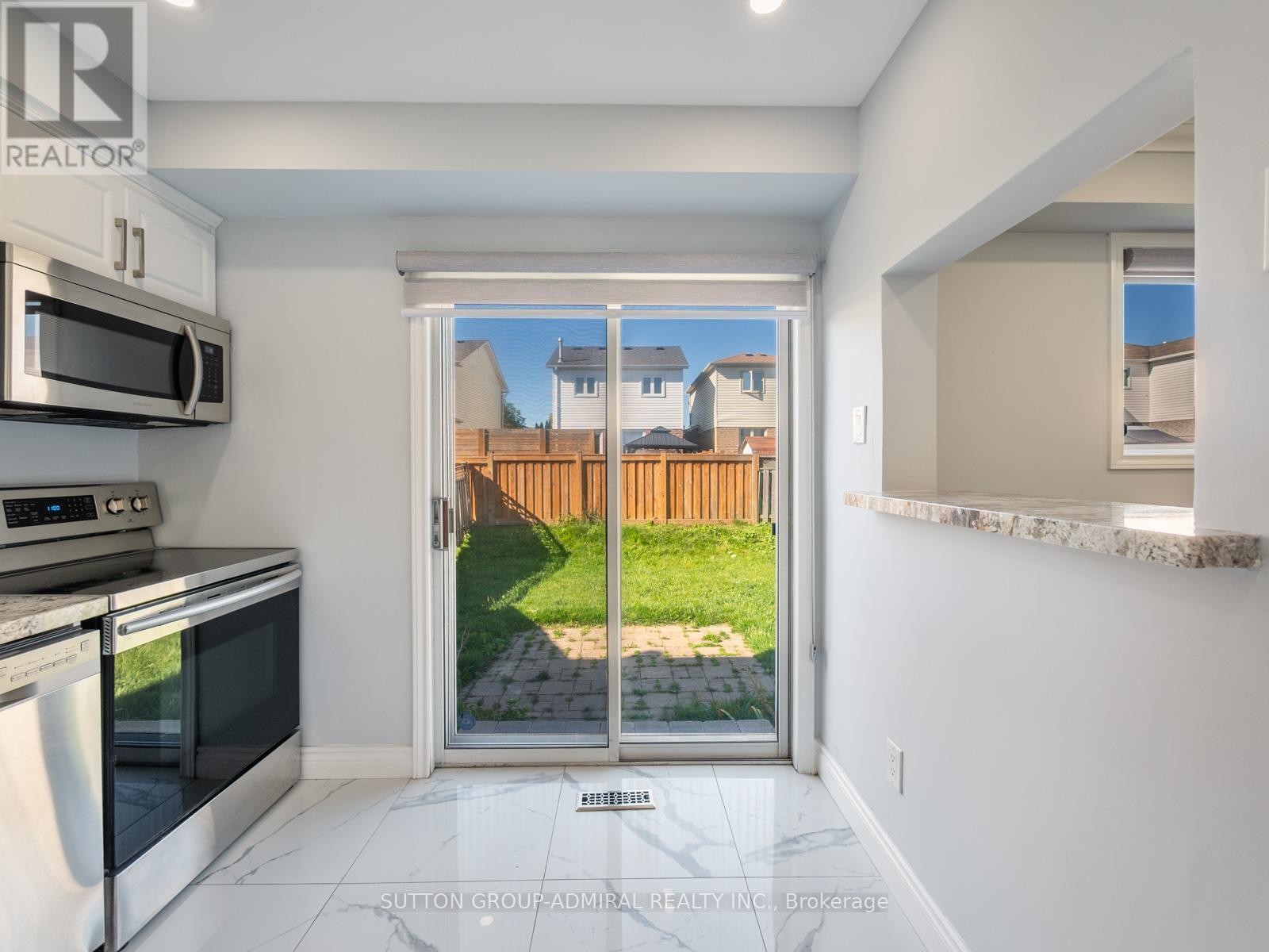 












93 MCMANN CRESCENT

,
Clarington (Courtice),




Ontario
L1E2W9

