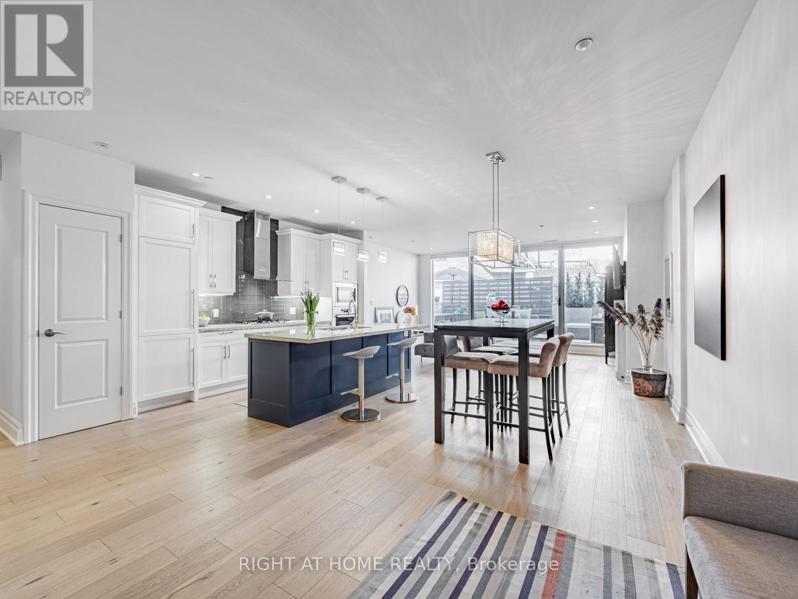 












207 - 1 RAINSFORD ROAD

,
Toronto (The Beaches),




Ontario
M4L3N5

