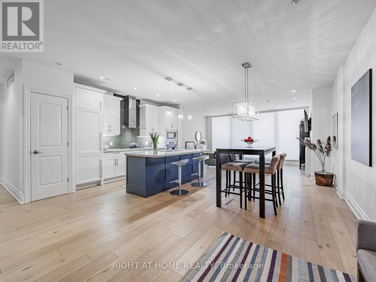 












207 - 1 RAINSFORD ROAD

,
Toronto (The Beaches),




Ontario
M4L3N5

