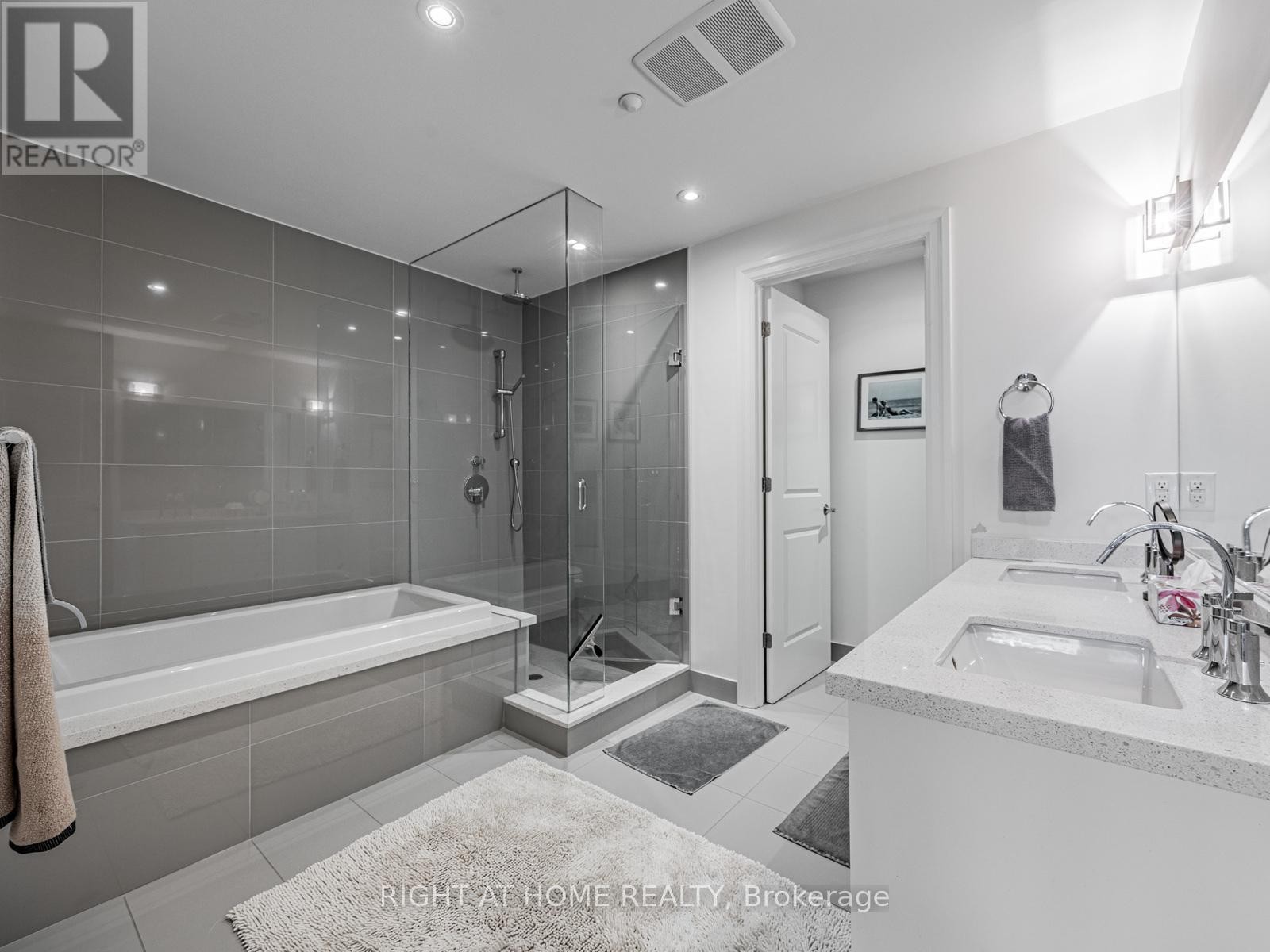 












207 - 1 RAINSFORD ROAD

,
Toronto (The Beaches),




Ontario
M4L3N5

