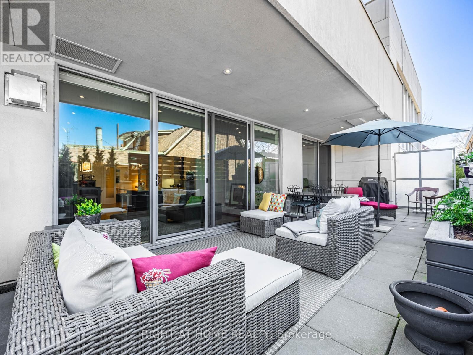 












207 - 1 RAINSFORD ROAD

,
Toronto (The Beaches),




Ontario
M4L3N5

