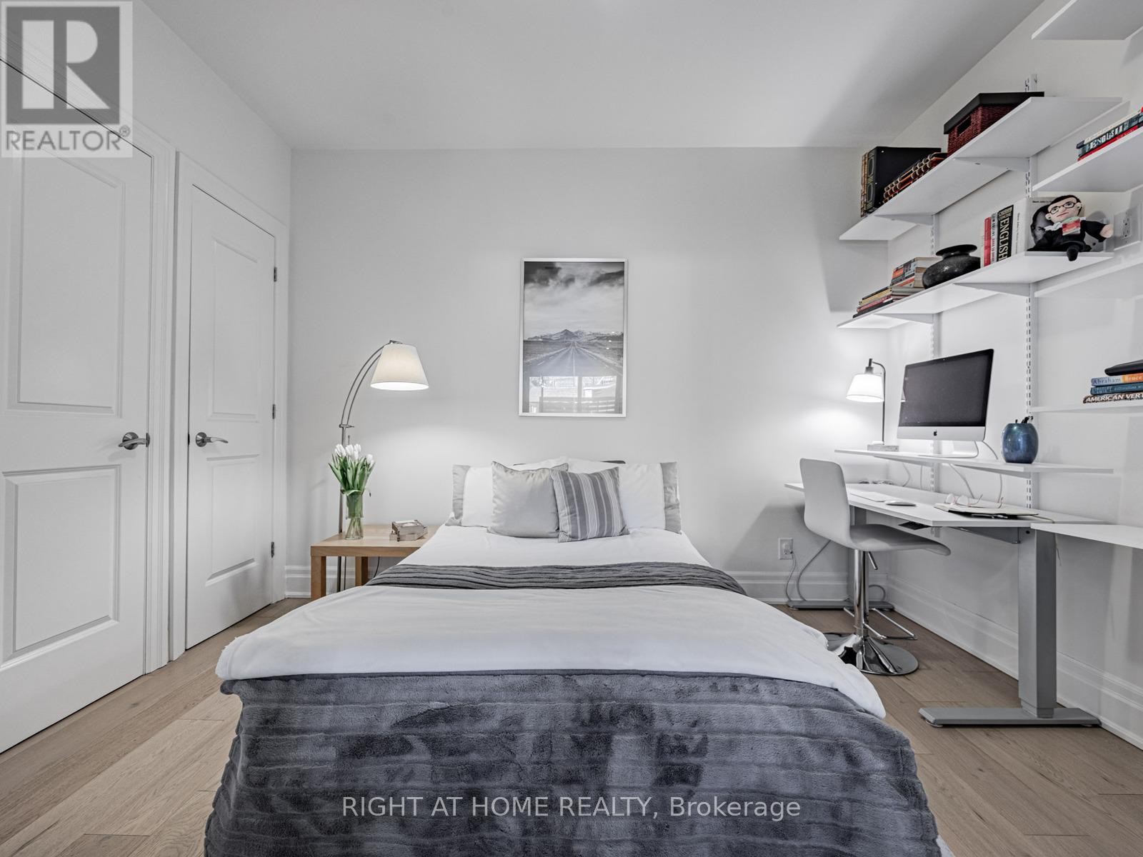 












207 - 1 RAINSFORD ROAD

,
Toronto (The Beaches),




Ontario
M4L3N5

