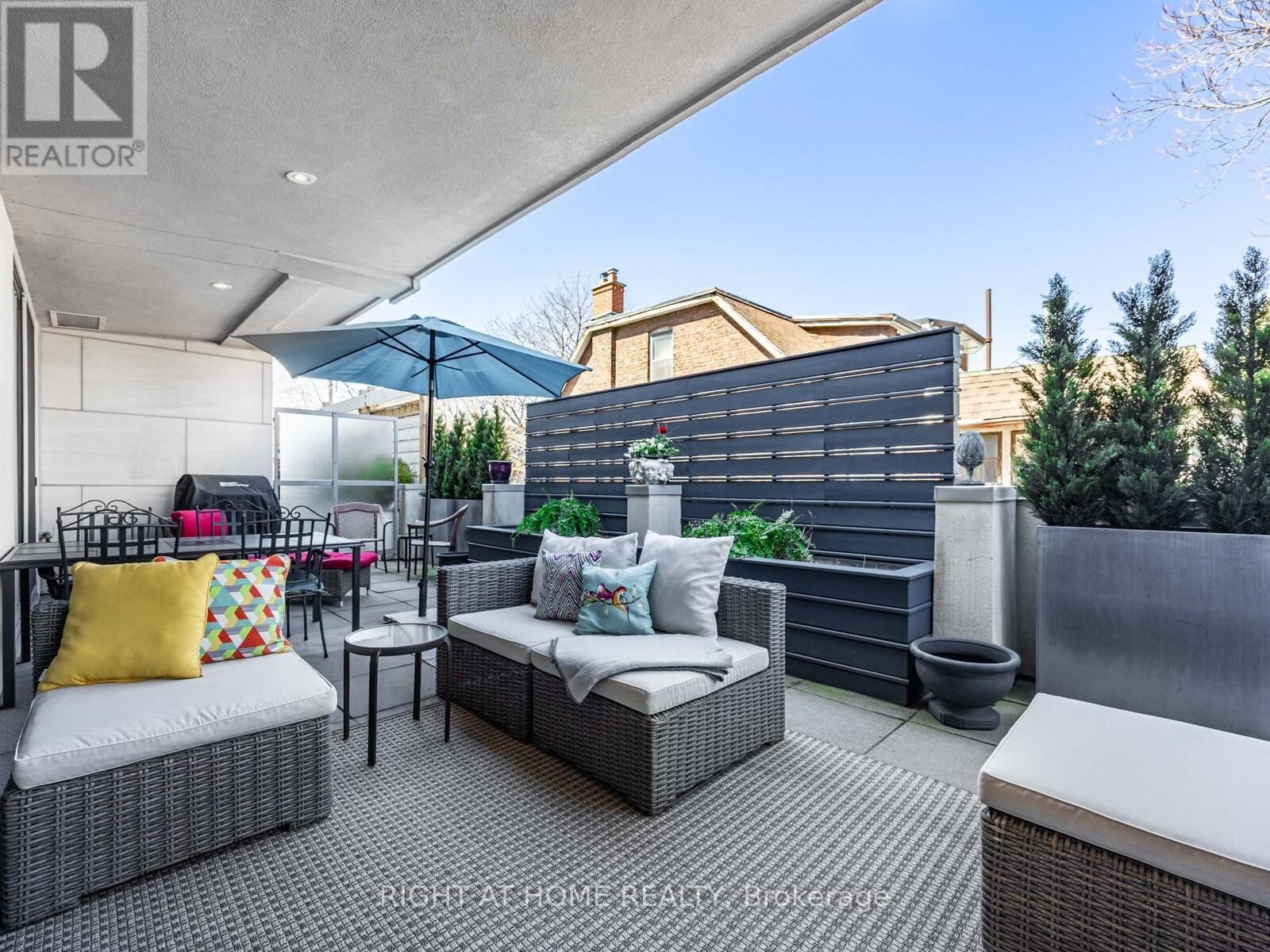 












207 - 1 RAINSFORD ROAD

,
Toronto (The Beaches),




Ontario
M4L3N5

