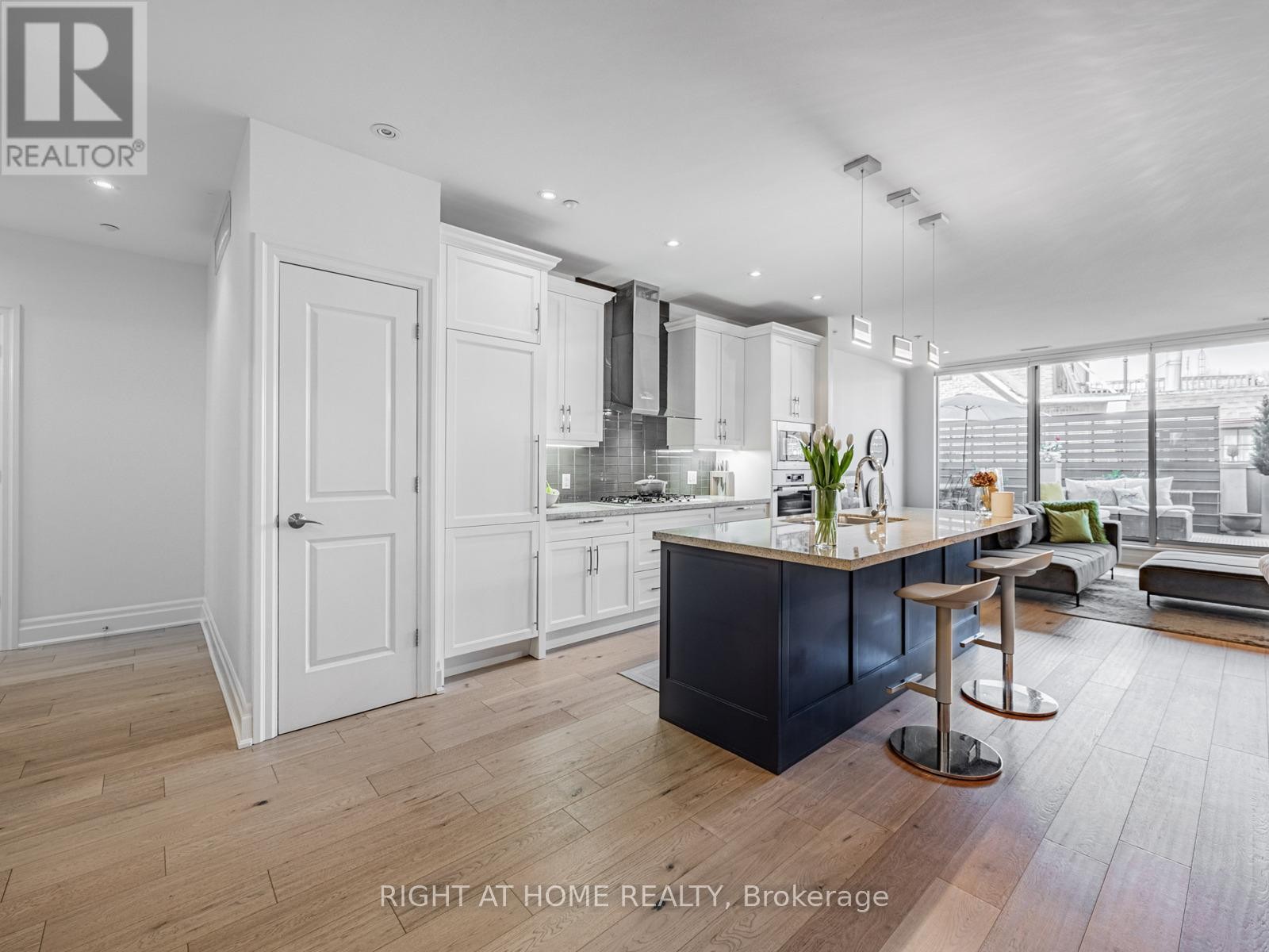 












207 - 1 RAINSFORD ROAD

,
Toronto (The Beaches),




Ontario
M4L3N5

