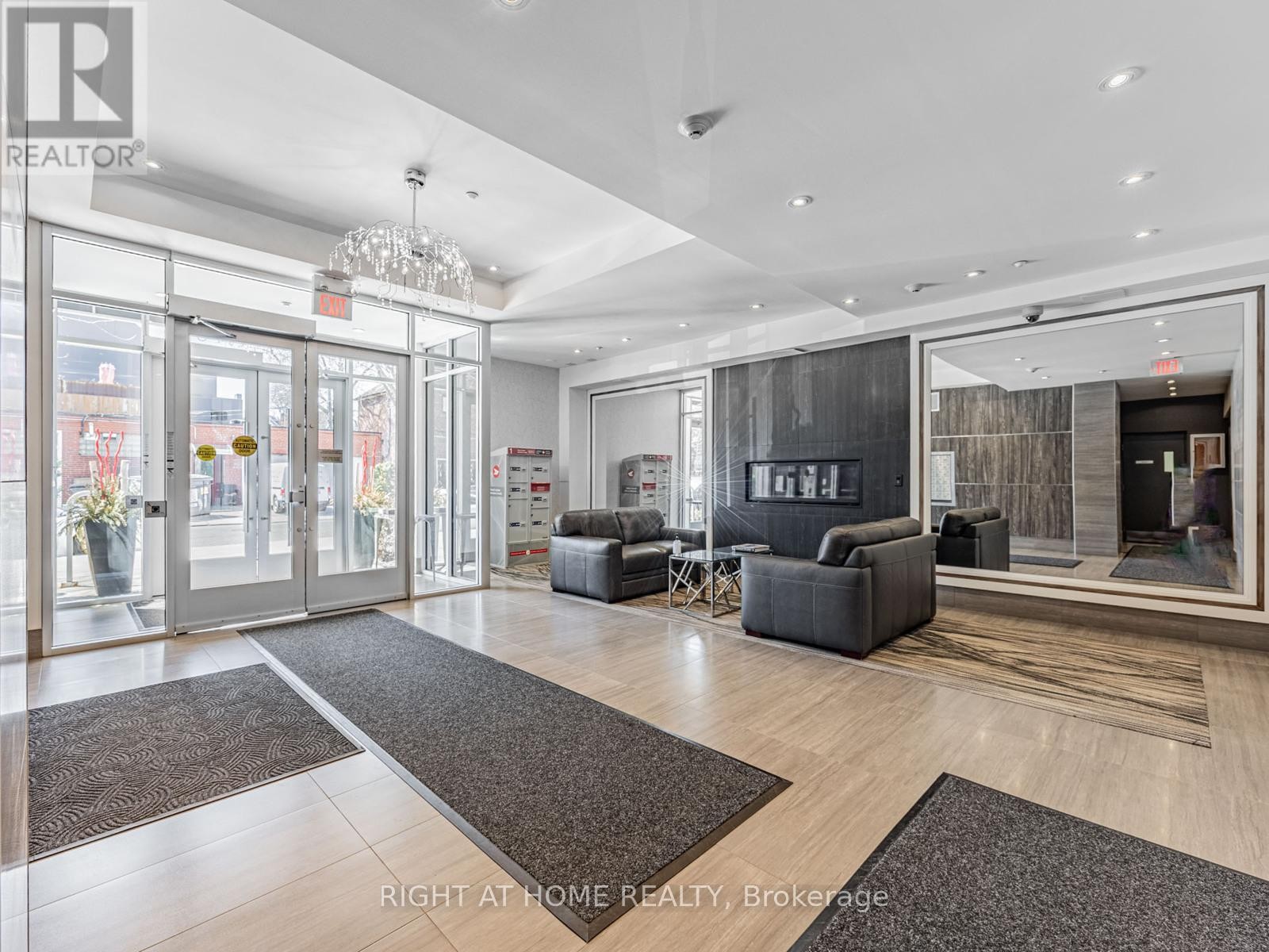 












207 - 1 RAINSFORD ROAD

,
Toronto (The Beaches),




Ontario
M4L3N5

