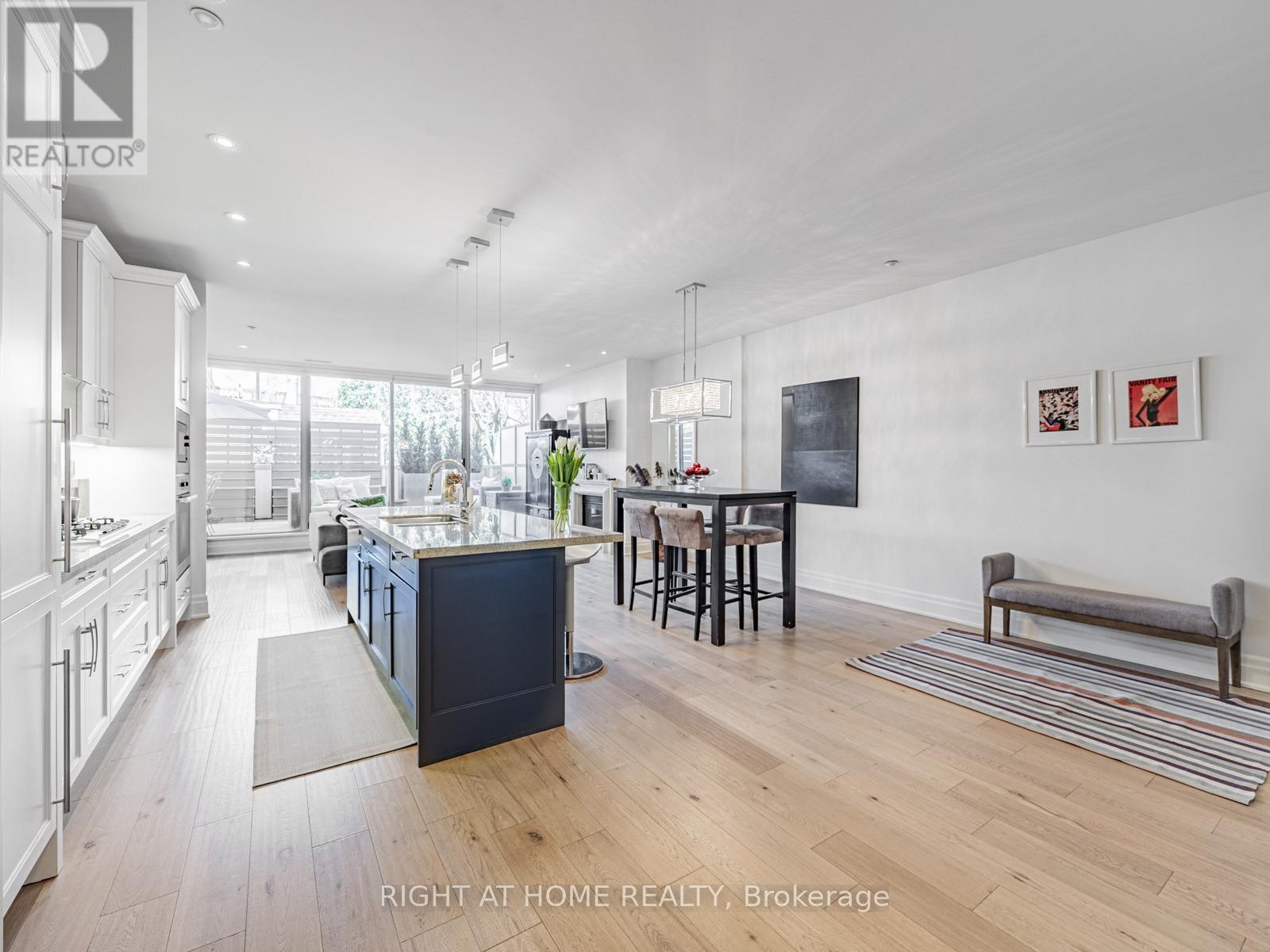 












207 - 1 RAINSFORD ROAD

,
Toronto (The Beaches),




Ontario
M4L3N5

