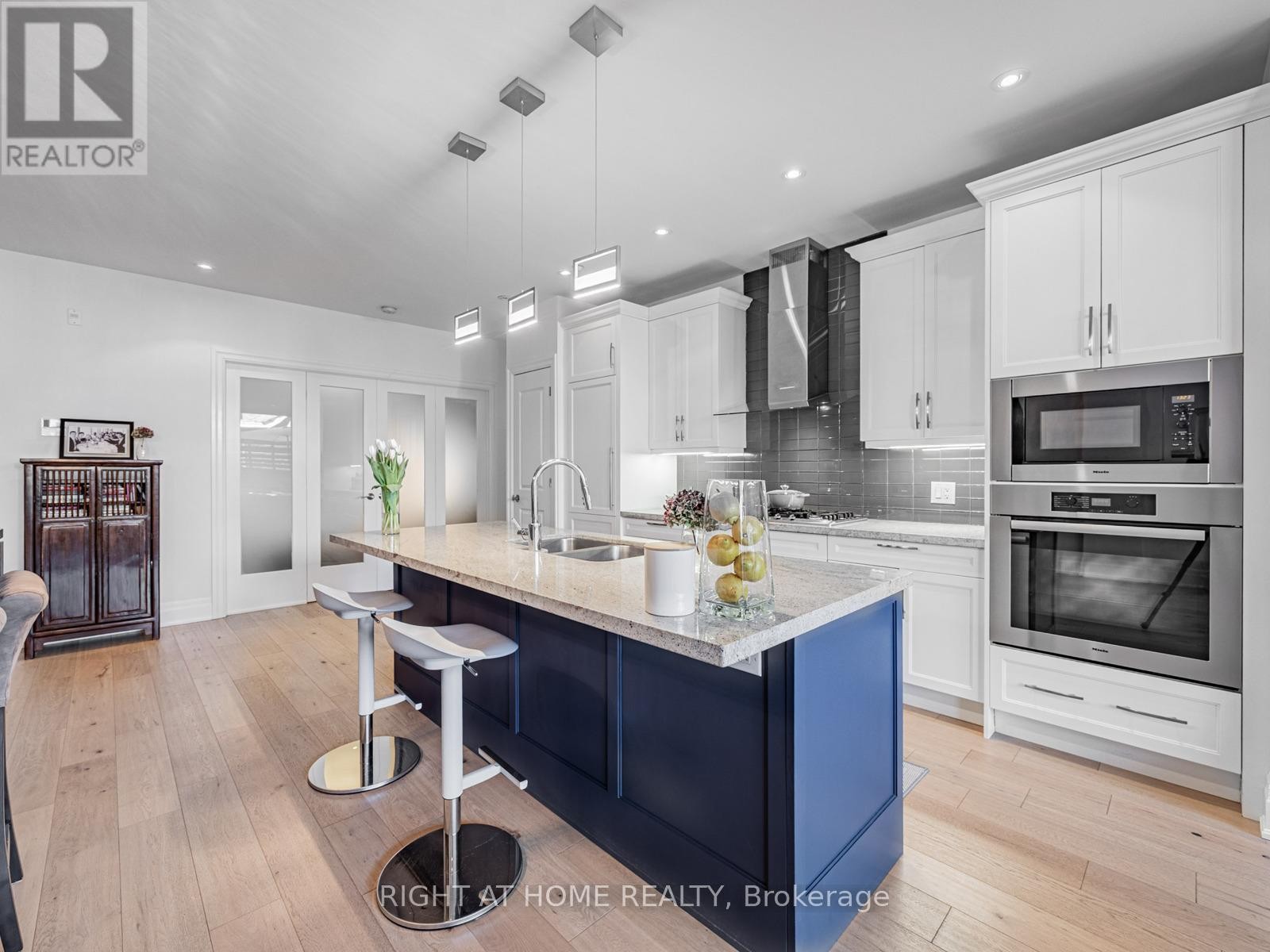 












207 - 1 RAINSFORD ROAD

,
Toronto (The Beaches),




Ontario
M4L3N5

