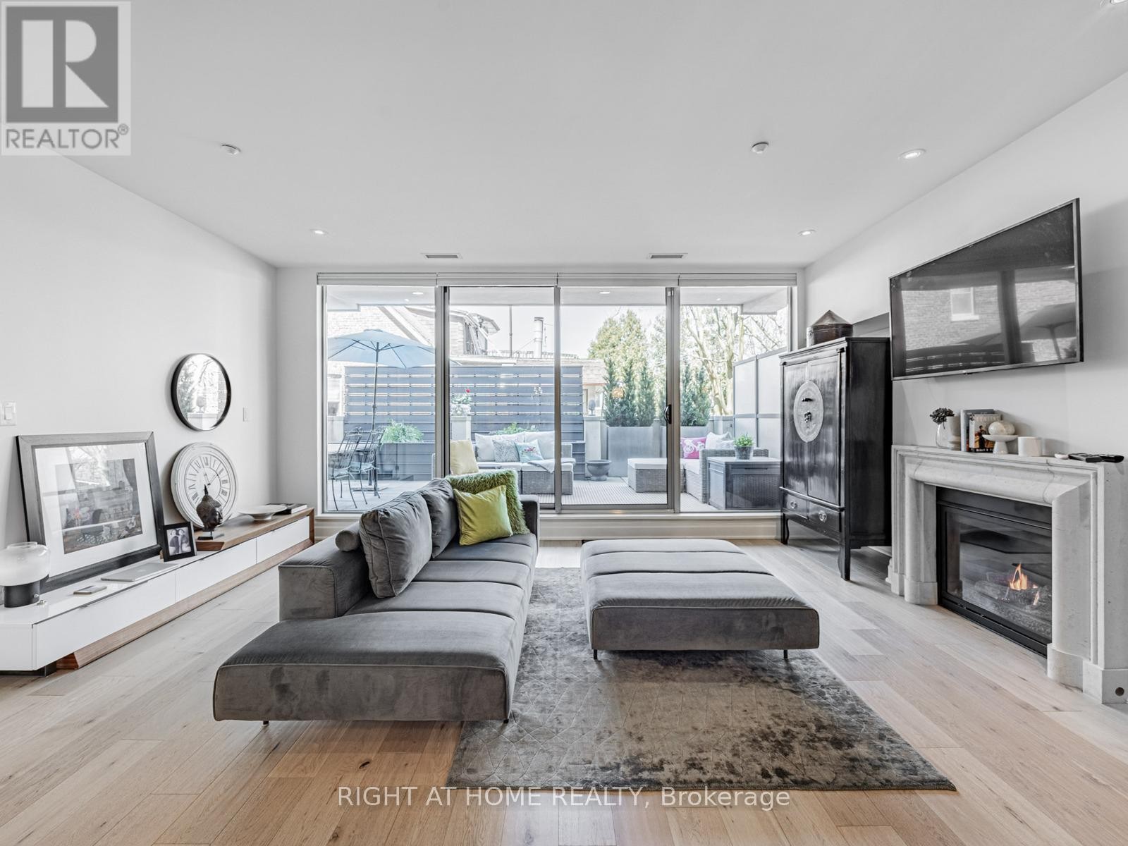 












207 - 1 RAINSFORD ROAD

,
Toronto (The Beaches),




Ontario
M4L3N5

