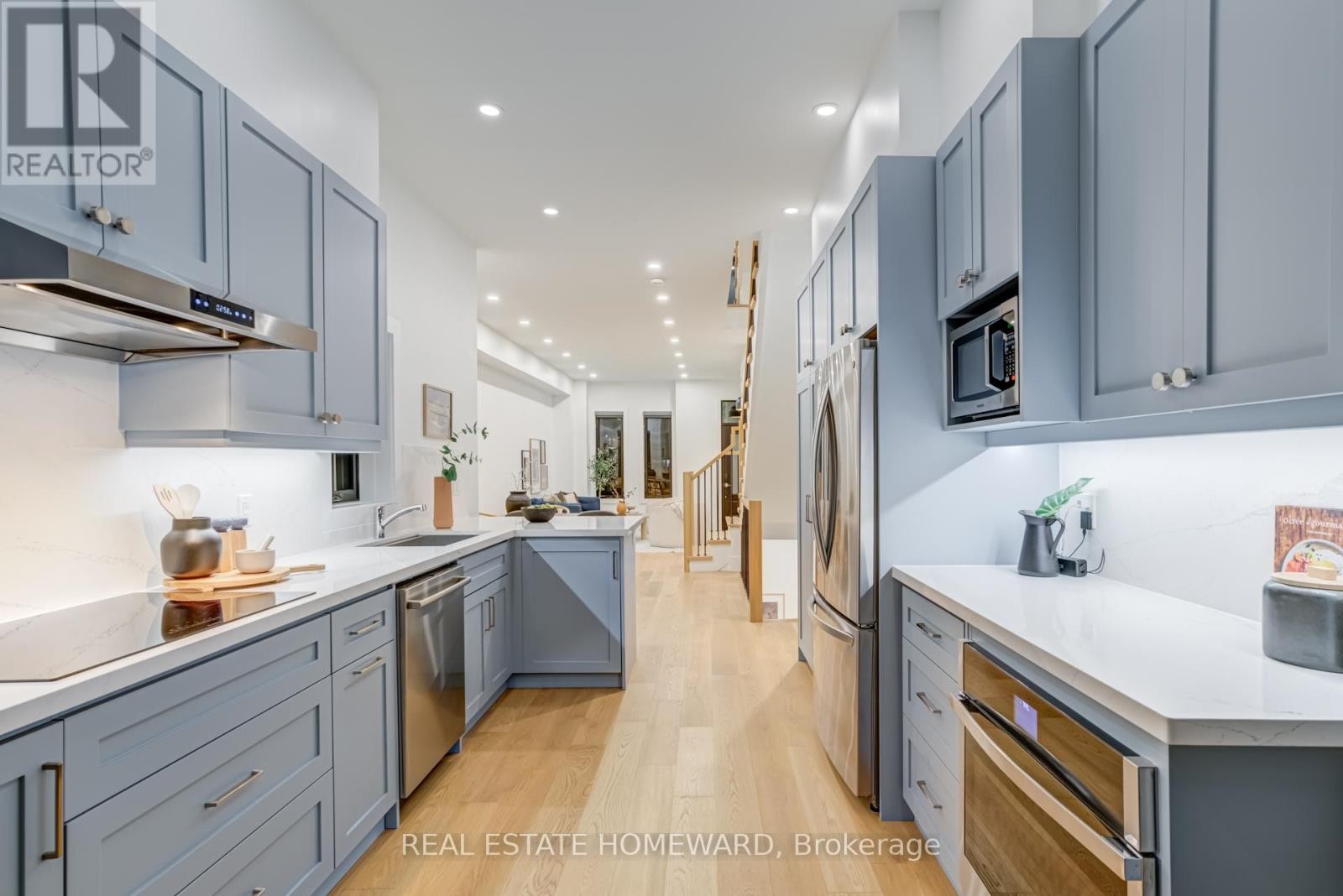 












46 BOULTON AVENUE

,
Toronto (South Riverdale),




Ontario
M4M2J5

