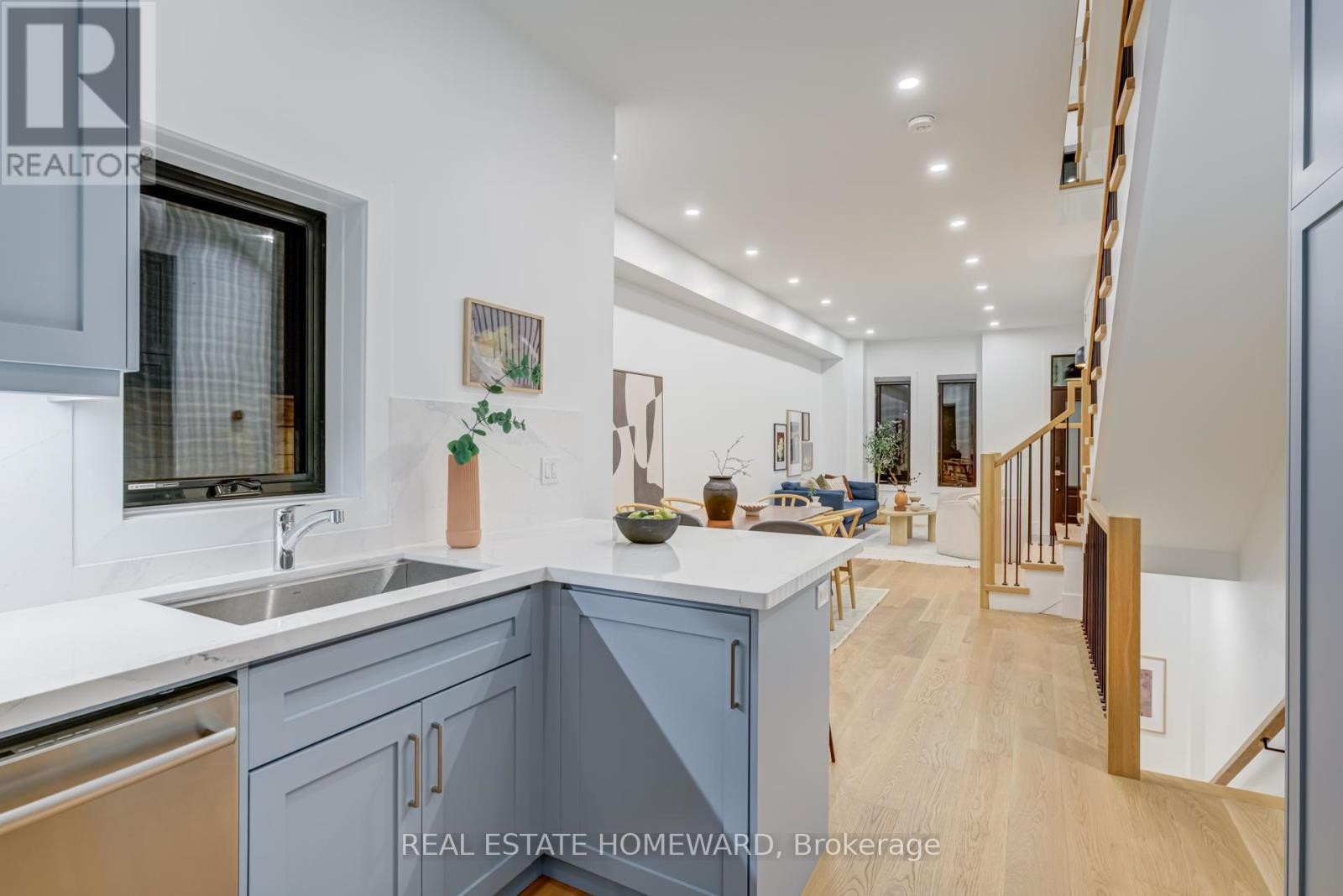 












46 BOULTON AVENUE

,
Toronto (South Riverdale),




Ontario
M4M2J5

