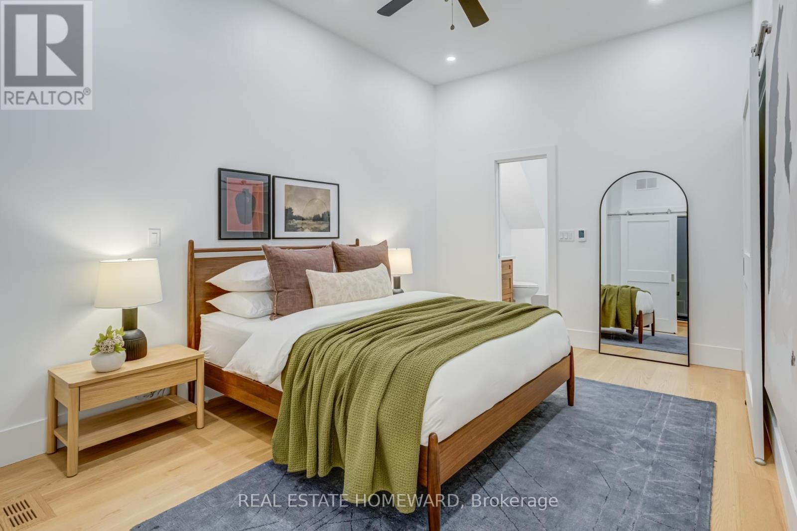 












46 BOULTON AVENUE

,
Toronto (South Riverdale),




Ontario
M4M2J5

