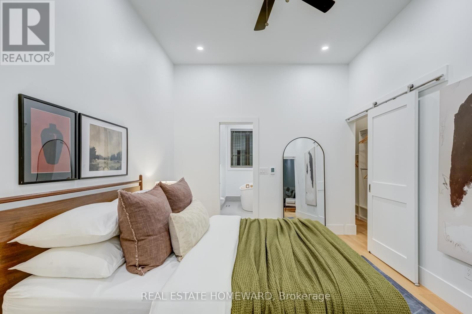 












46 BOULTON AVENUE

,
Toronto (South Riverdale),




Ontario
M4M2J5

