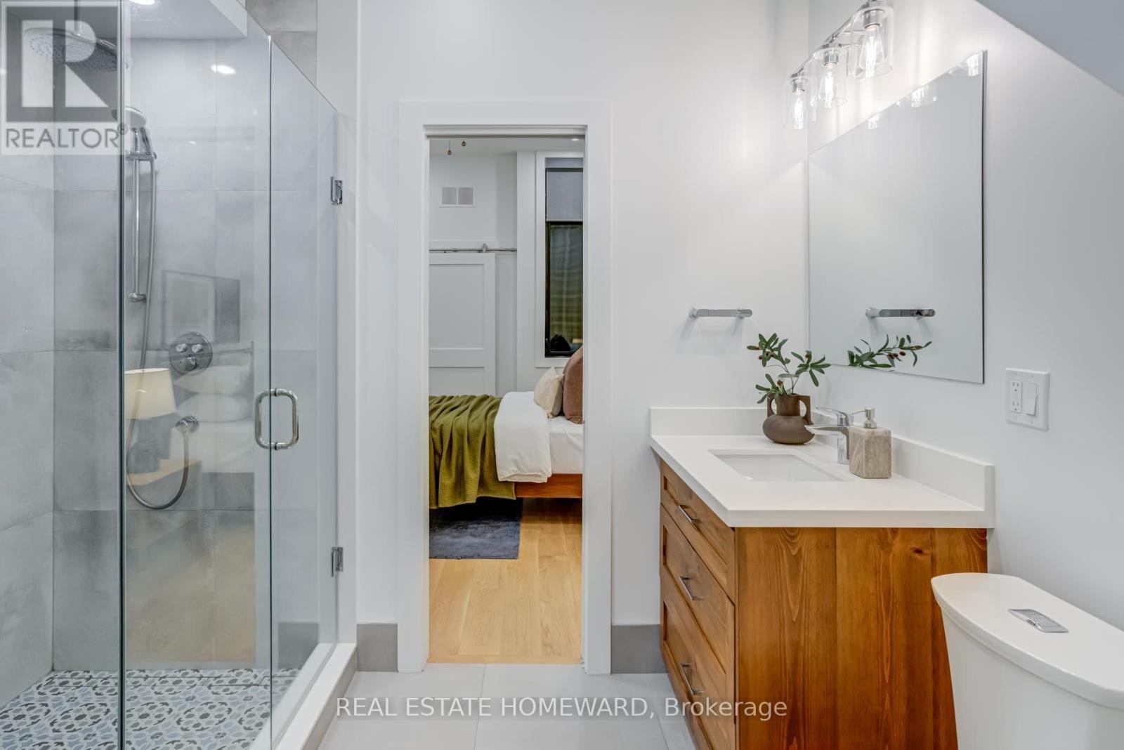 












46 BOULTON AVENUE

,
Toronto (South Riverdale),




Ontario
M4M2J5

