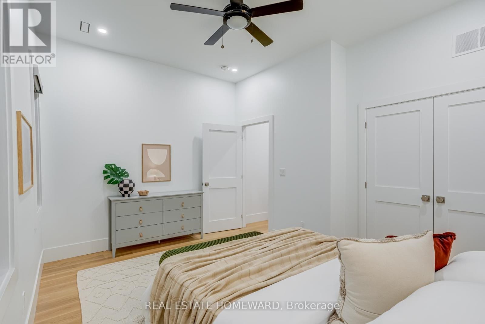 












46 BOULTON AVENUE

,
Toronto (South Riverdale),




Ontario
M4M2J5

