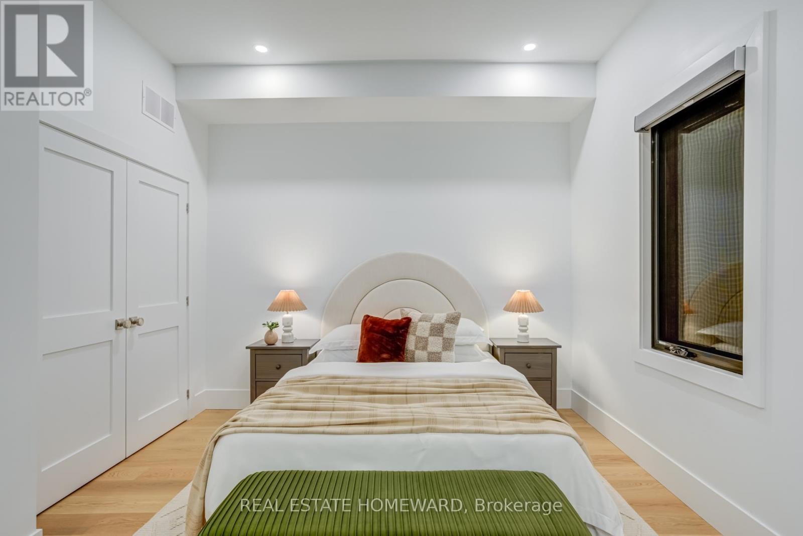 












46 BOULTON AVENUE

,
Toronto (South Riverdale),




Ontario
M4M2J5

