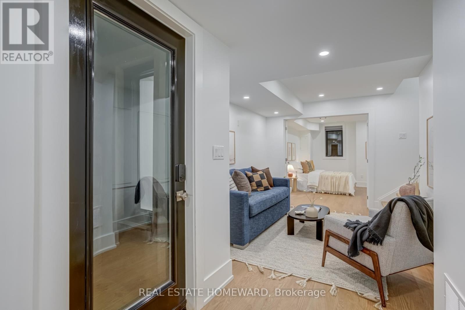 












46 BOULTON AVENUE

,
Toronto (South Riverdale),




Ontario
M4M2J5

