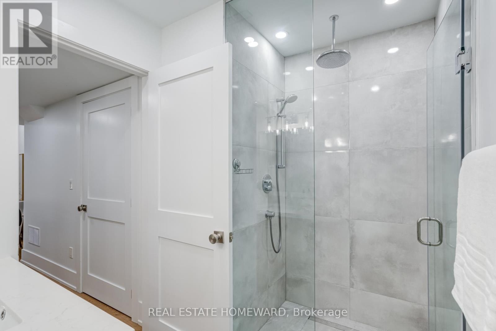 












46 BOULTON AVENUE

,
Toronto (South Riverdale),




Ontario
M4M2J5

