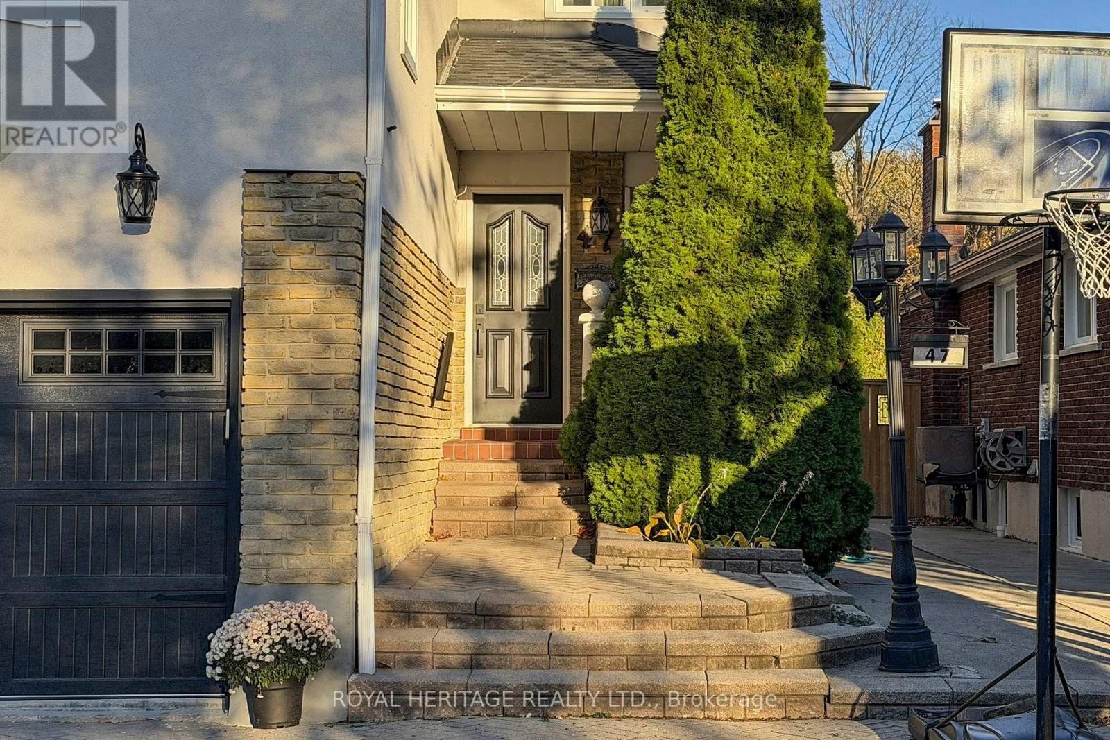 












47 CHERRYHILL AVENUE

,
Toronto (Centennial Scarborough),




Ontario
M1C1W9

