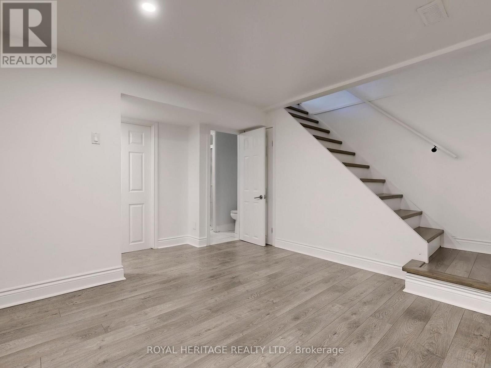 












47 CHERRYHILL AVENUE

,
Toronto (Centennial Scarborough),




Ontario
M1C1W9

