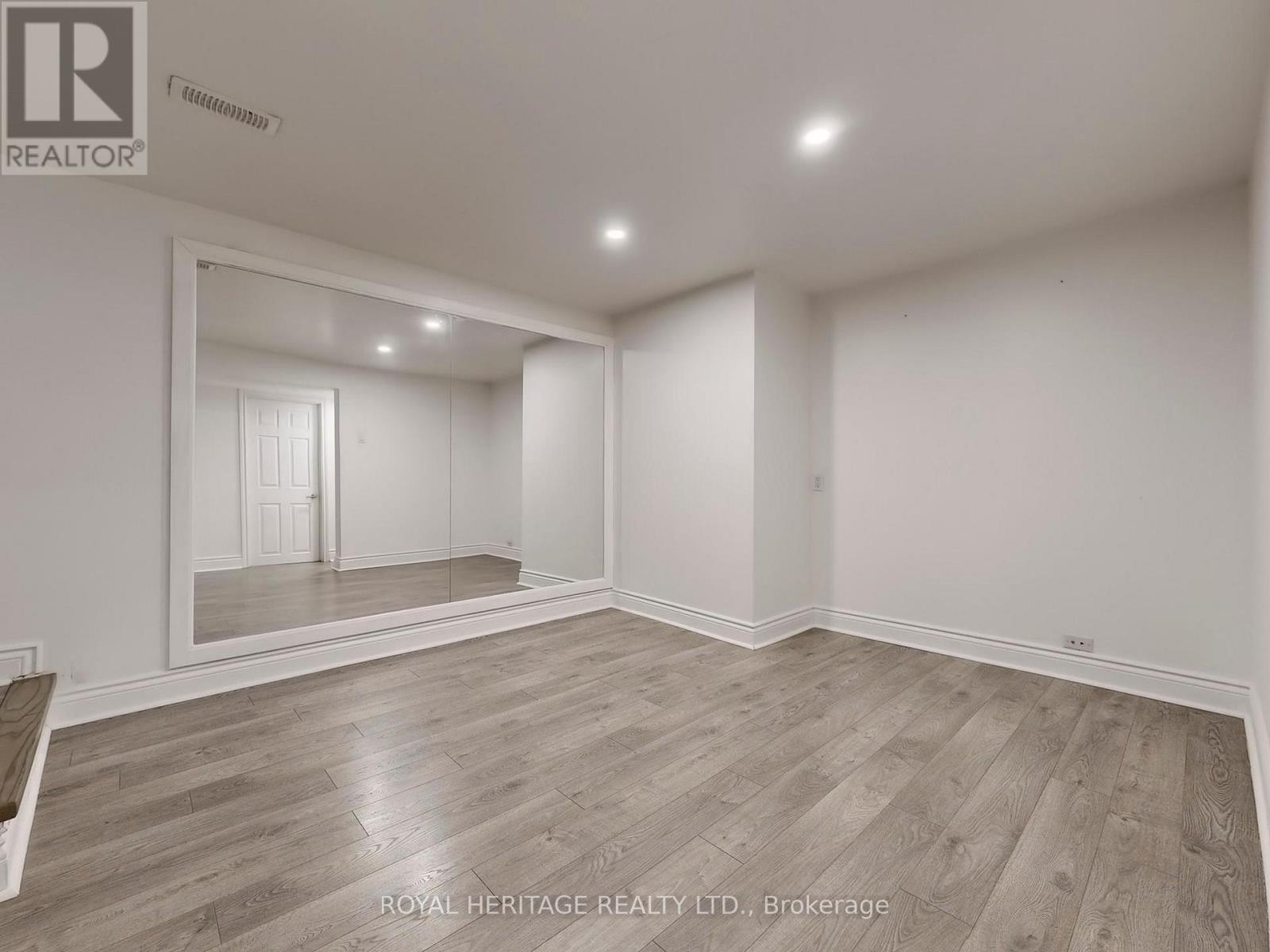 












47 CHERRYHILL AVENUE

,
Toronto (Centennial Scarborough),




Ontario
M1C1W9

