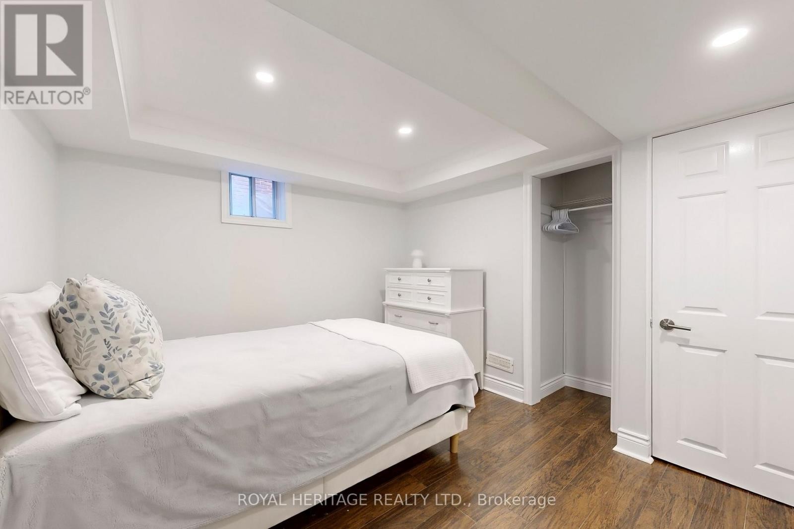 












47 CHERRYHILL AVENUE

,
Toronto (Centennial Scarborough),




Ontario
M1C1W9

