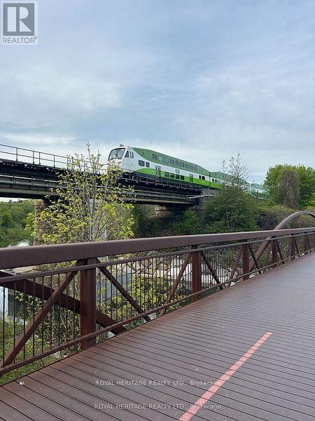 












47 CHERRYHILL AVENUE

,
Toronto (Centennial Scarborough),




Ontario
M1C1W9

