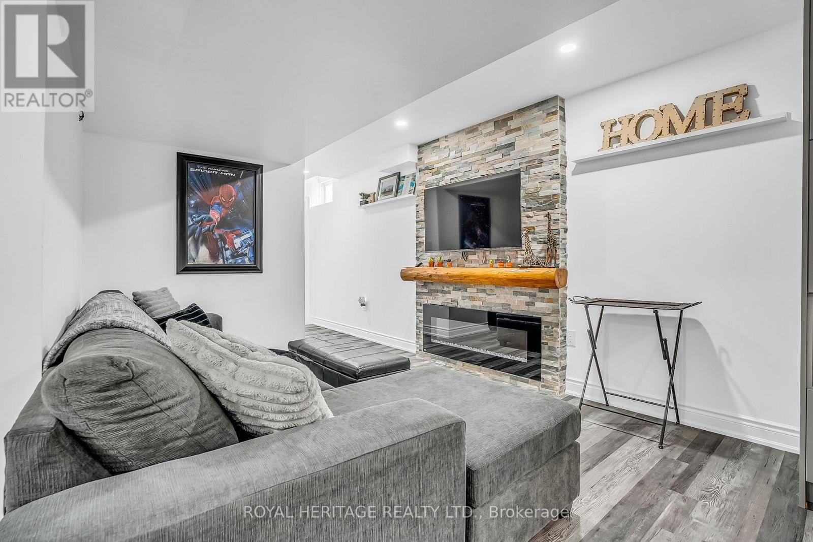 












846 HANMORE COURT

,
Oshawa (Pinecrest),




Ontario
L1K0C5

