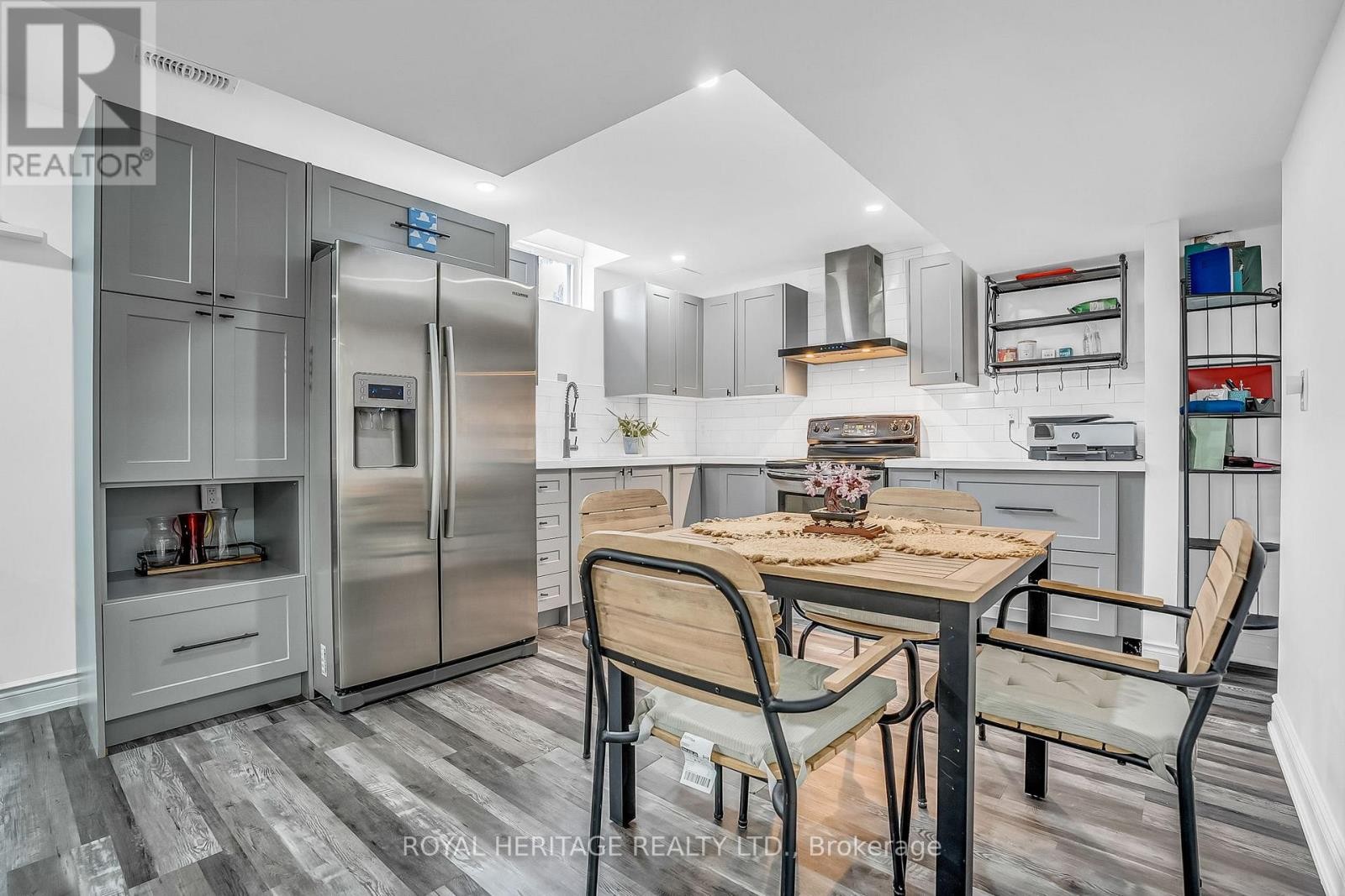 












846 HANMORE COURT

,
Oshawa (Pinecrest),




Ontario
L1K0C5

