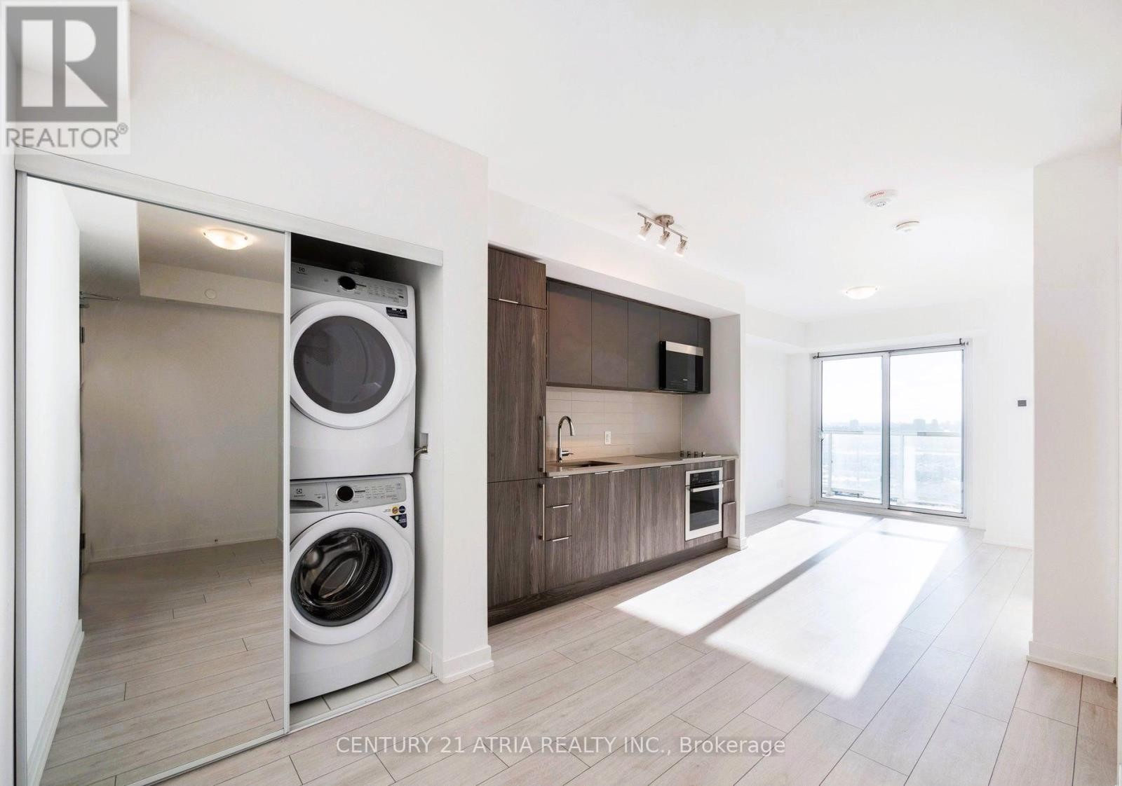 












1519 - 2031 KENNEDY ROAD

,
Toronto (Dorset Park),




Ontario
M1T0B8

