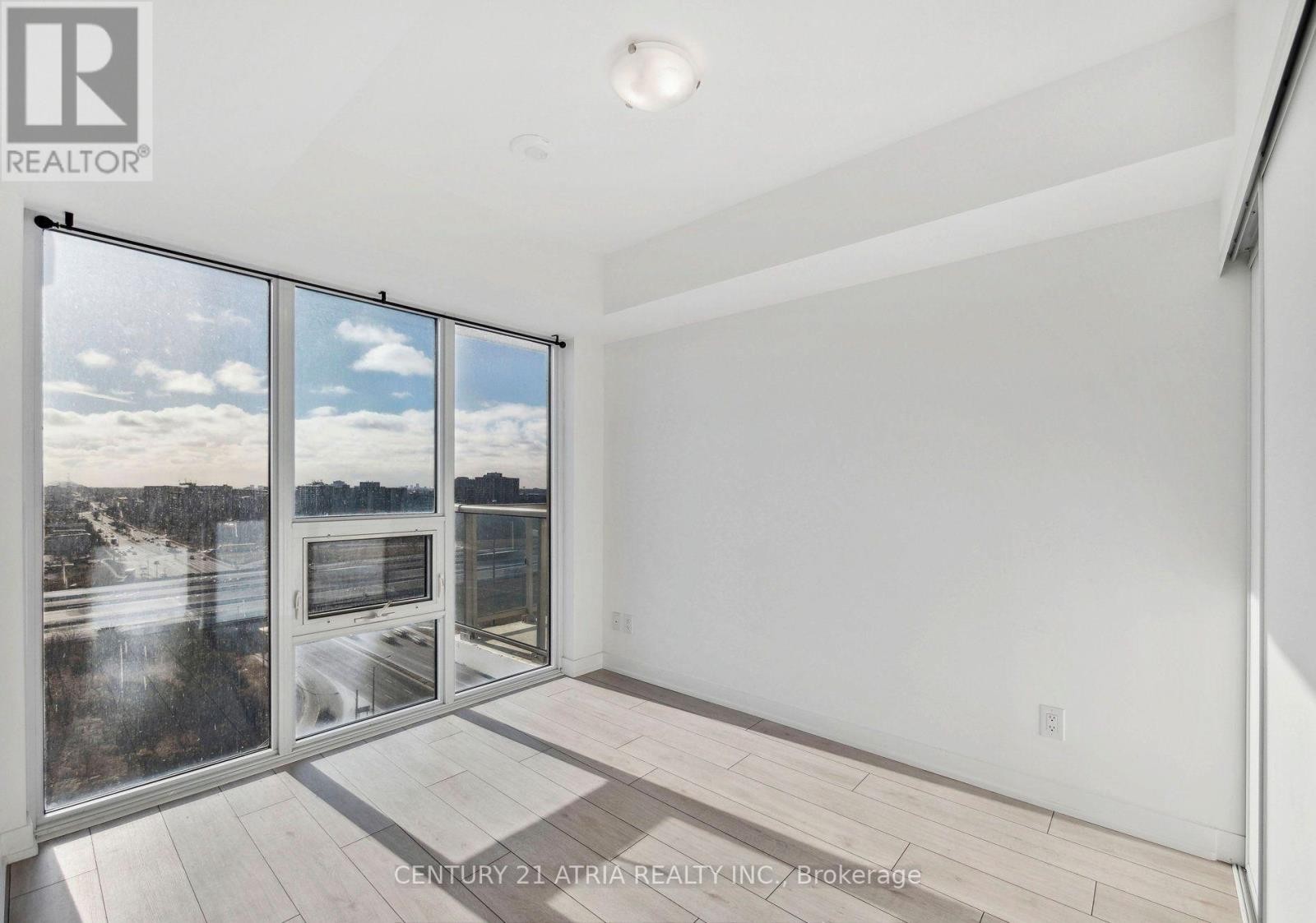 












1519 - 2031 KENNEDY ROAD

,
Toronto (Dorset Park),




Ontario
M1T0B8

