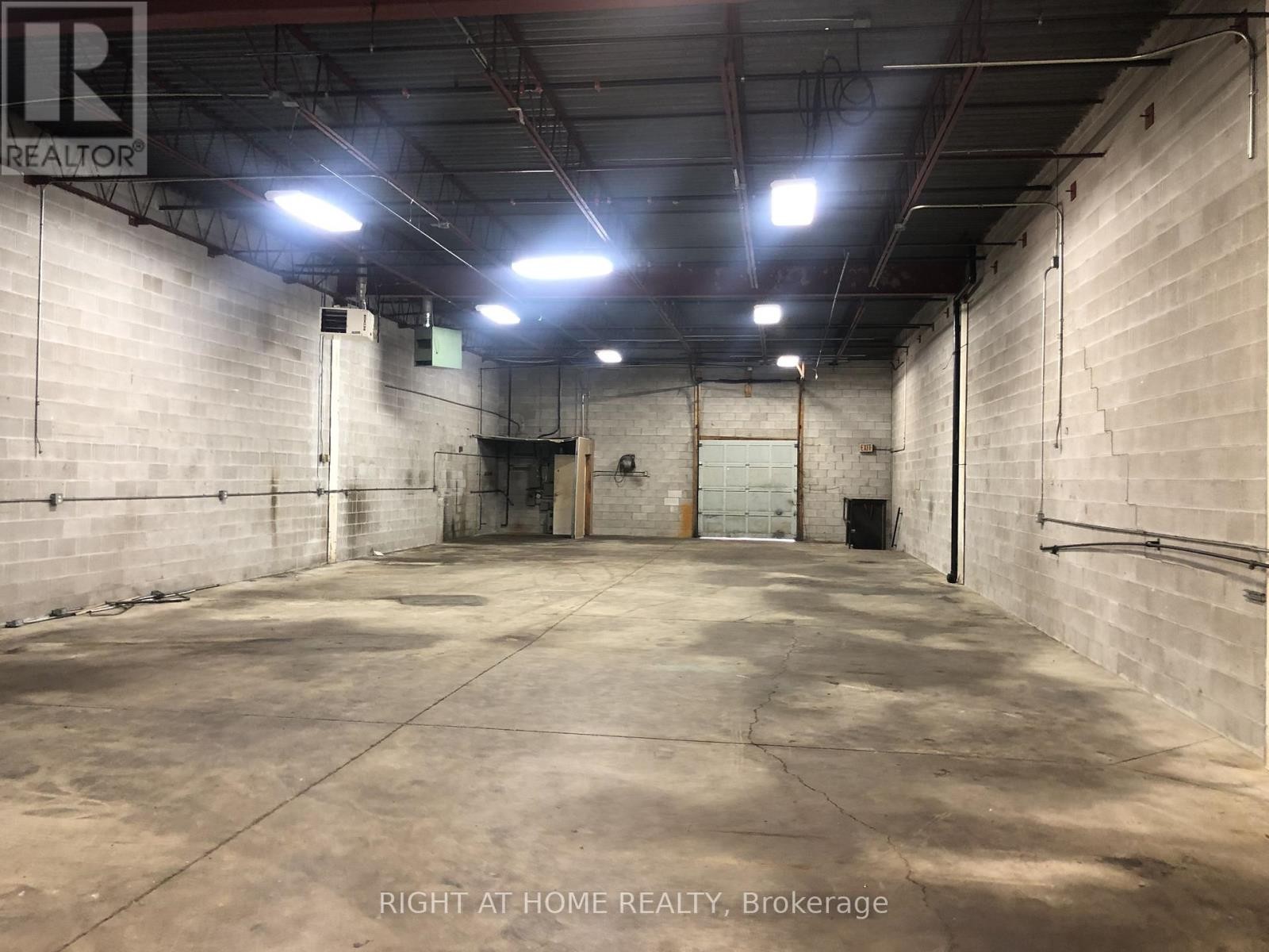 












18 - 400 FINCHDENE SQUARE

,
Toronto (Rouge),




Ontario
M1X1E2

