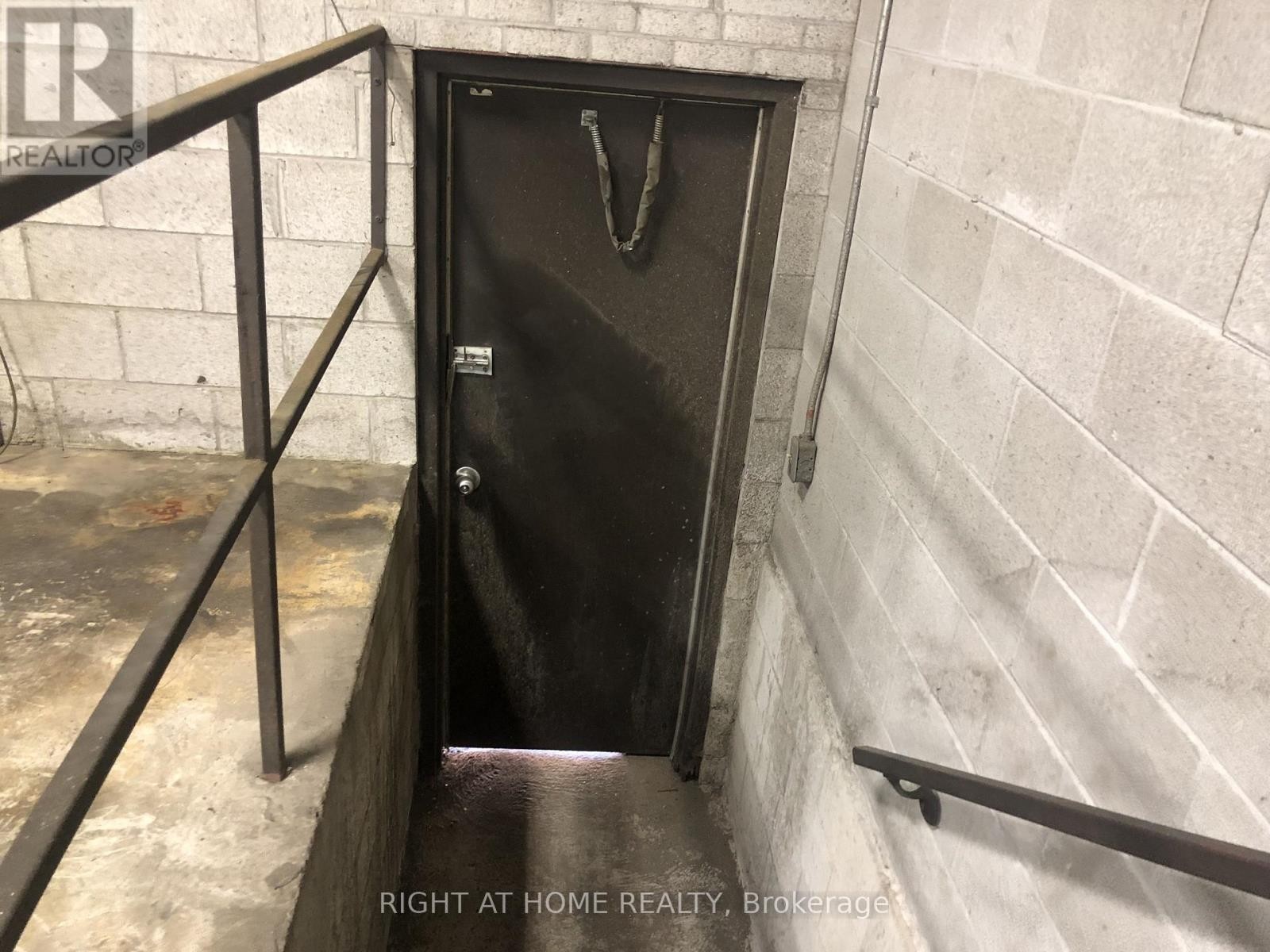 












18 - 400 FINCHDENE SQUARE

,
Toronto (Rouge),




Ontario
M1X1E2

