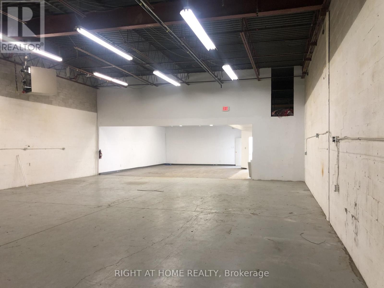 












19 - 400 FINCHDENE SQUARE

,
Toronto (Rouge),




Ontario
M1X1E2

