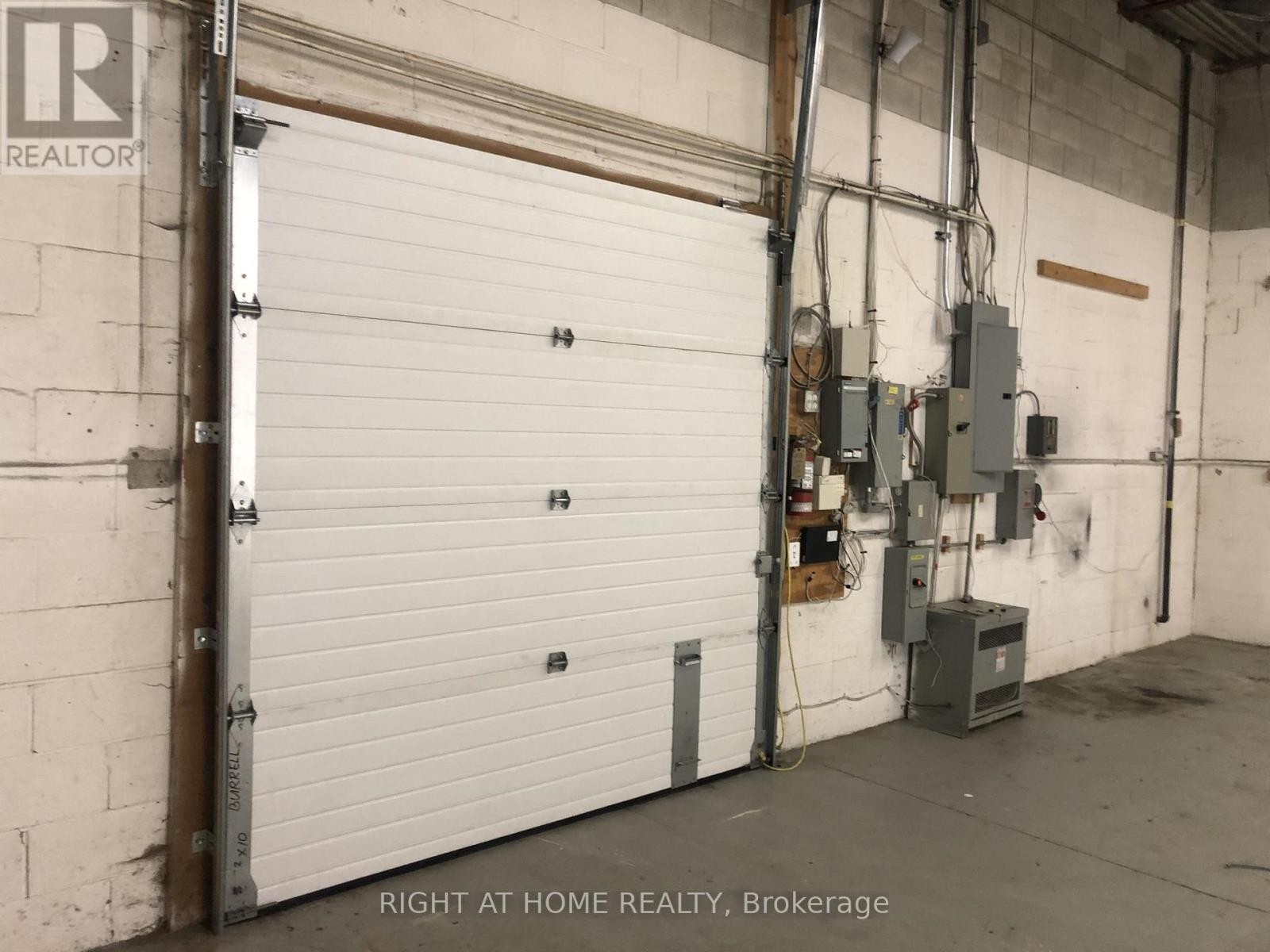 












19 - 400 FINCHDENE SQUARE

,
Toronto (Rouge),




Ontario
M1X1E2

