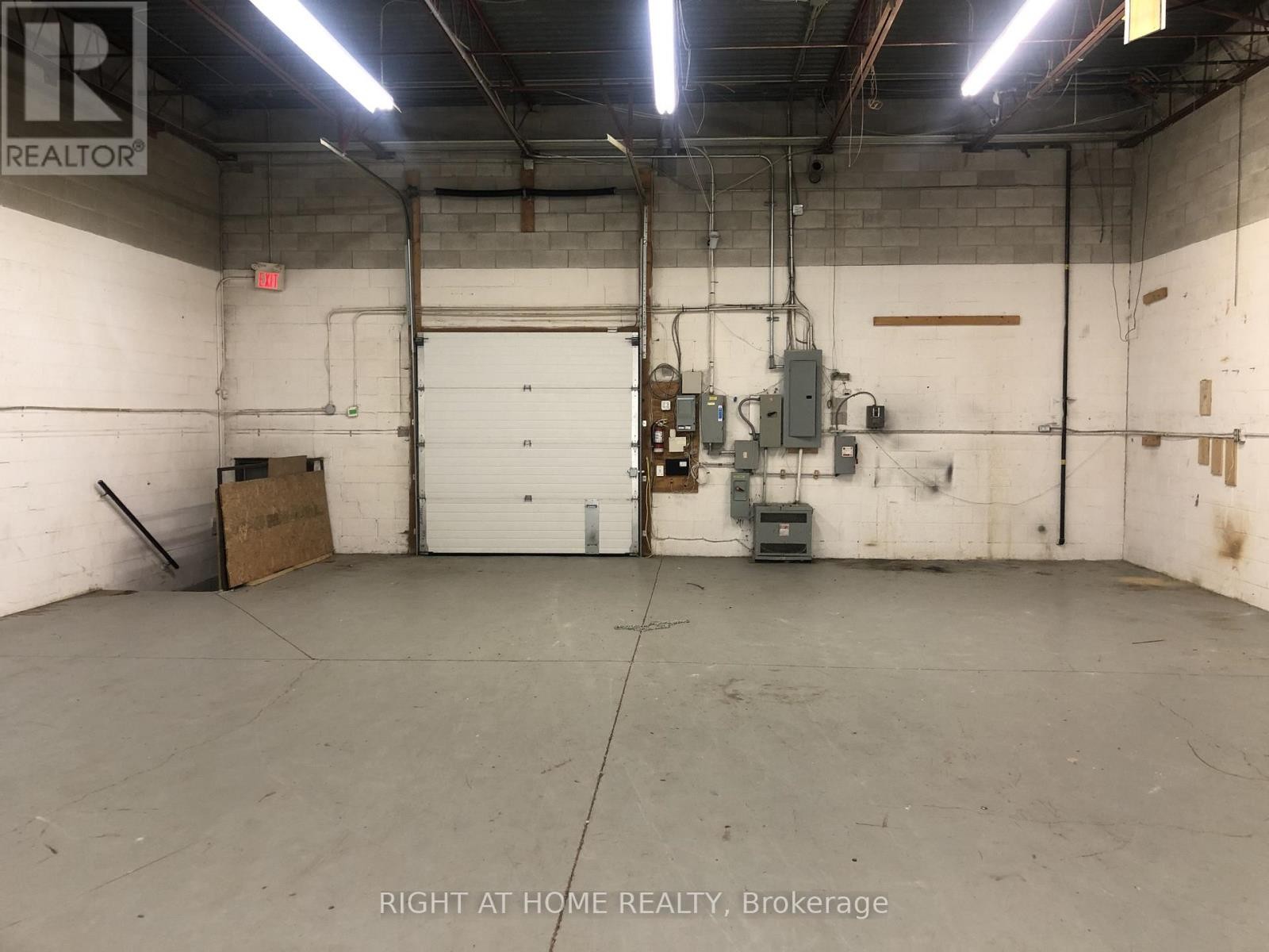 












19 - 400 FINCHDENE SQUARE

,
Toronto (Rouge),




Ontario
M1X1E2

