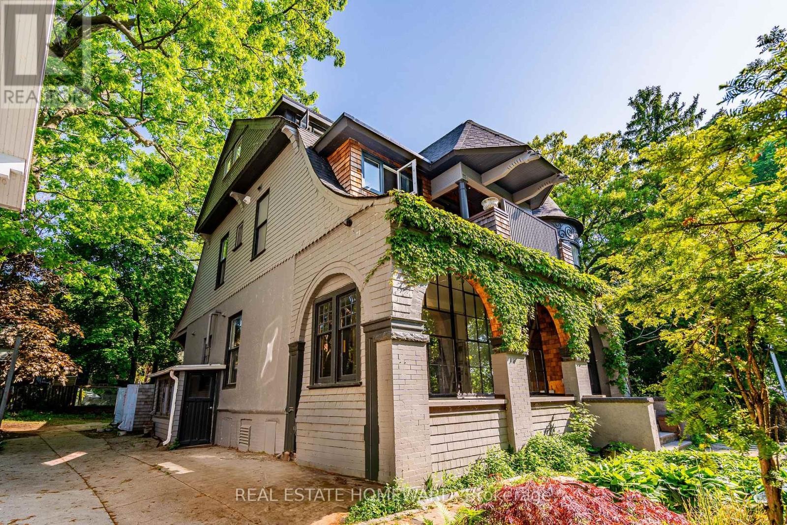 












3025 QUEEN STREET E

,
Toronto (Birchcliffe-Cliffside),




Ontario
M1N1A5

