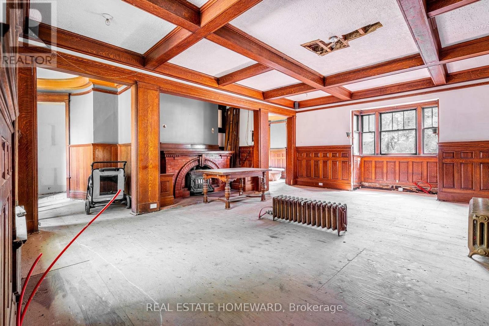 












3025 QUEEN STREET E

,
Toronto (Birchcliffe-Cliffside),




Ontario
M1N1A5

