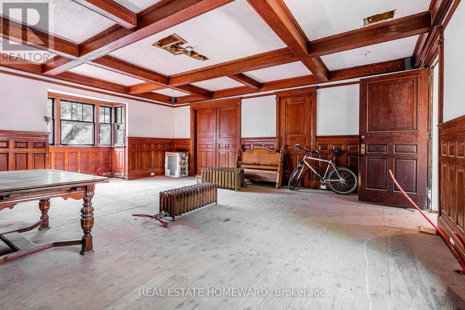 












3025 QUEEN STREET E

,
Toronto (Birchcliffe-Cliffside),




Ontario
M1N1A5

