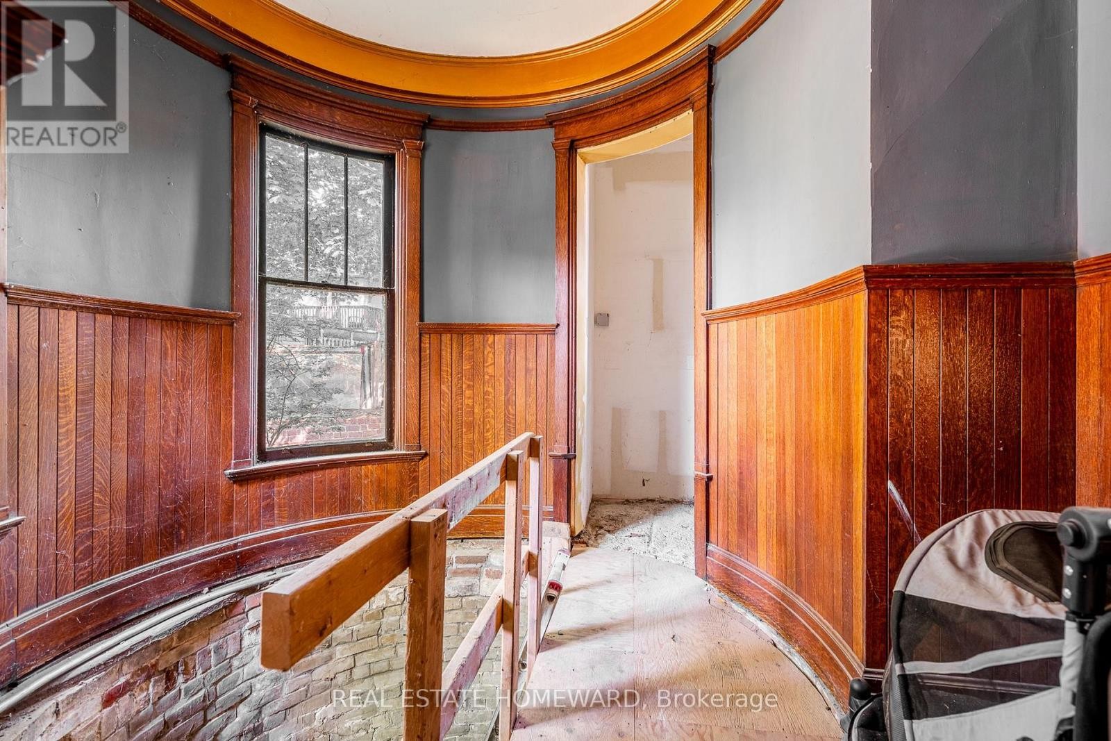 












3025 QUEEN STREET E

,
Toronto (Birchcliffe-Cliffside),




Ontario
M1N1A5

