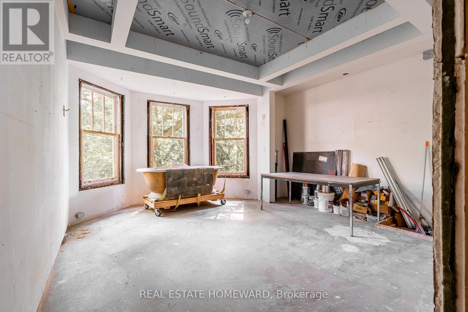 












3025 QUEEN STREET E

,
Toronto (Birchcliffe-Cliffside),




Ontario
M1N1A5

