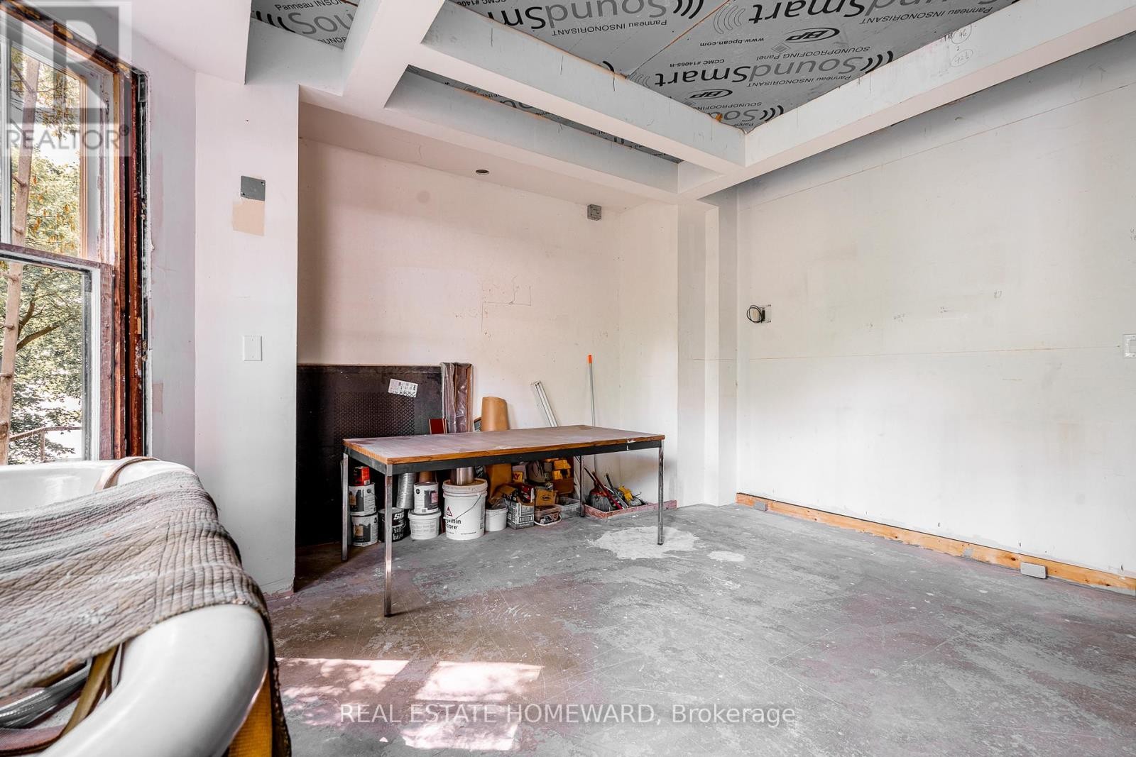 












3025 QUEEN STREET E

,
Toronto (Birchcliffe-Cliffside),




Ontario
M1N1A5

